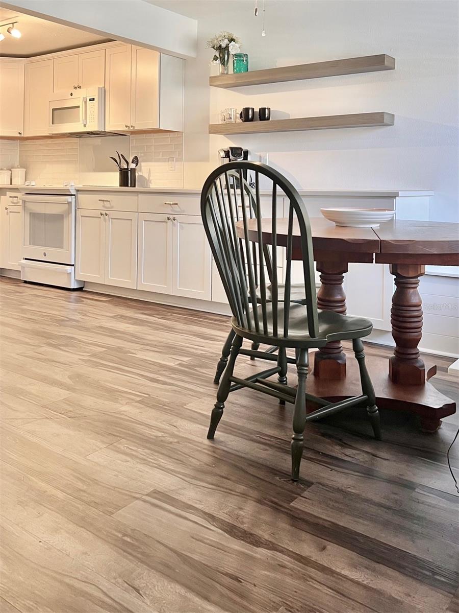 Image 3 of 26 For 984 Sunridge Drive J3