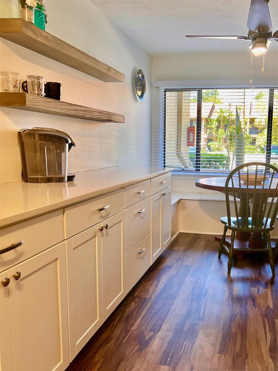 Image 4 of 26 For 984 Sunridge Drive J3