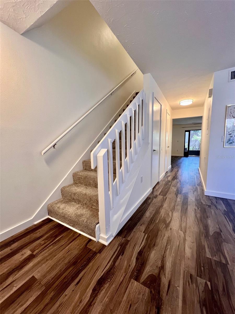 Image 7 of 26 For 984 Sunridge Drive J3