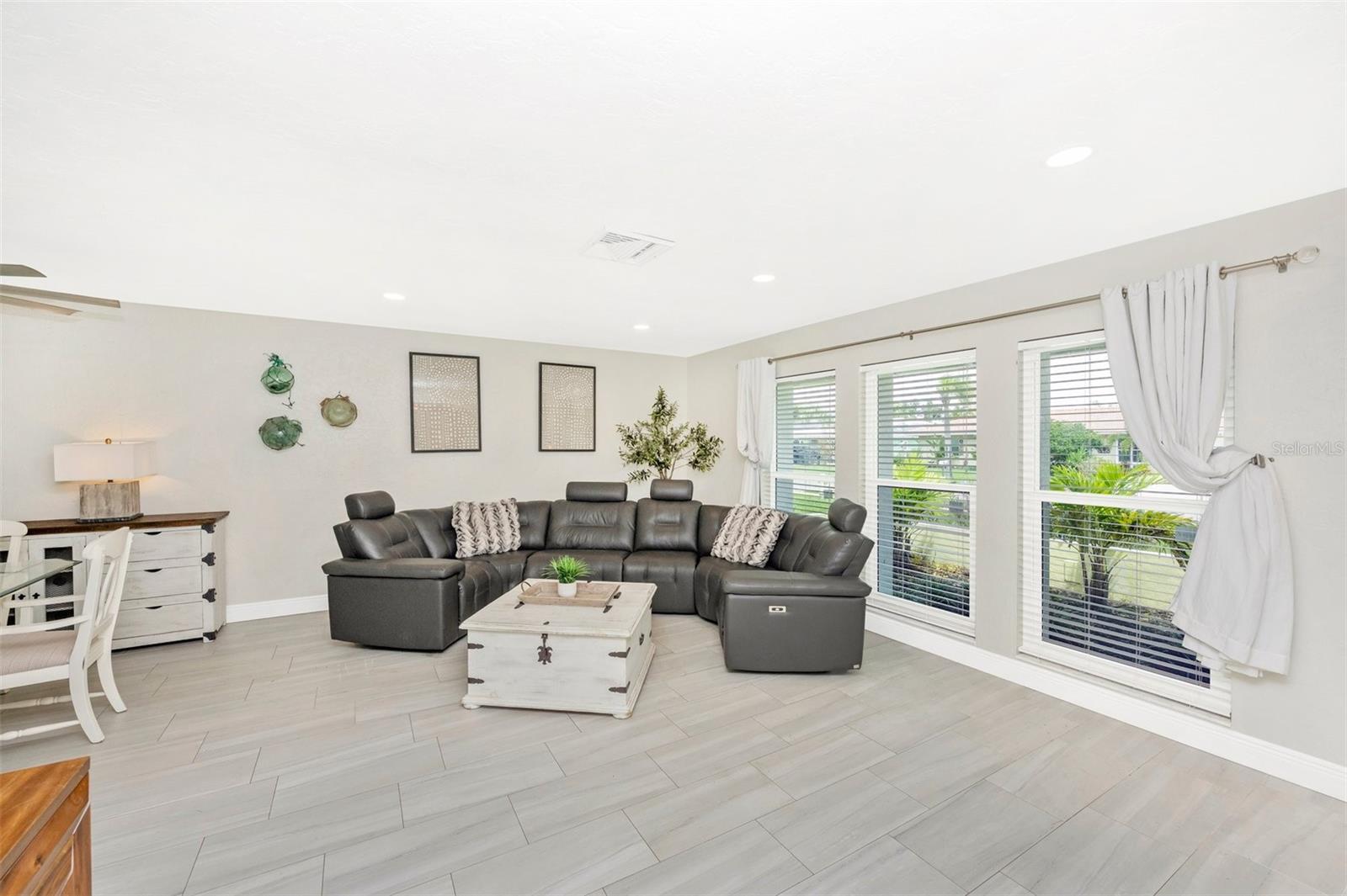 Image 4 of 47 For 2920 Captiva Drive