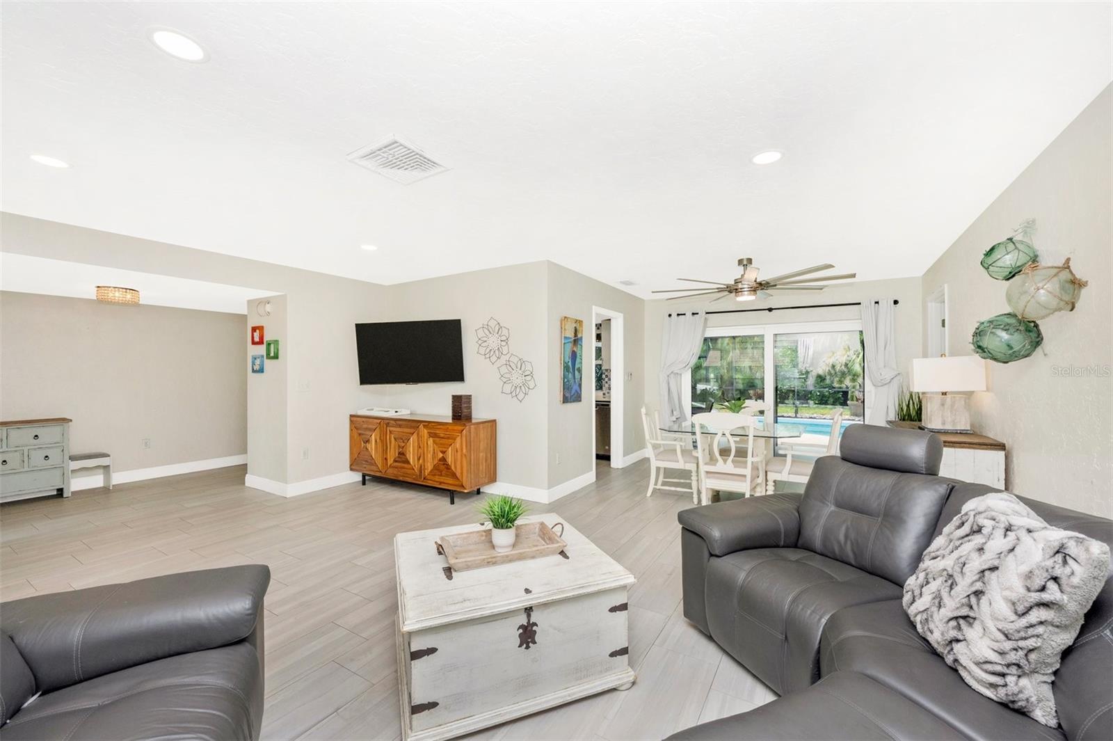 Image 5 of 47 For 2920 Captiva Drive