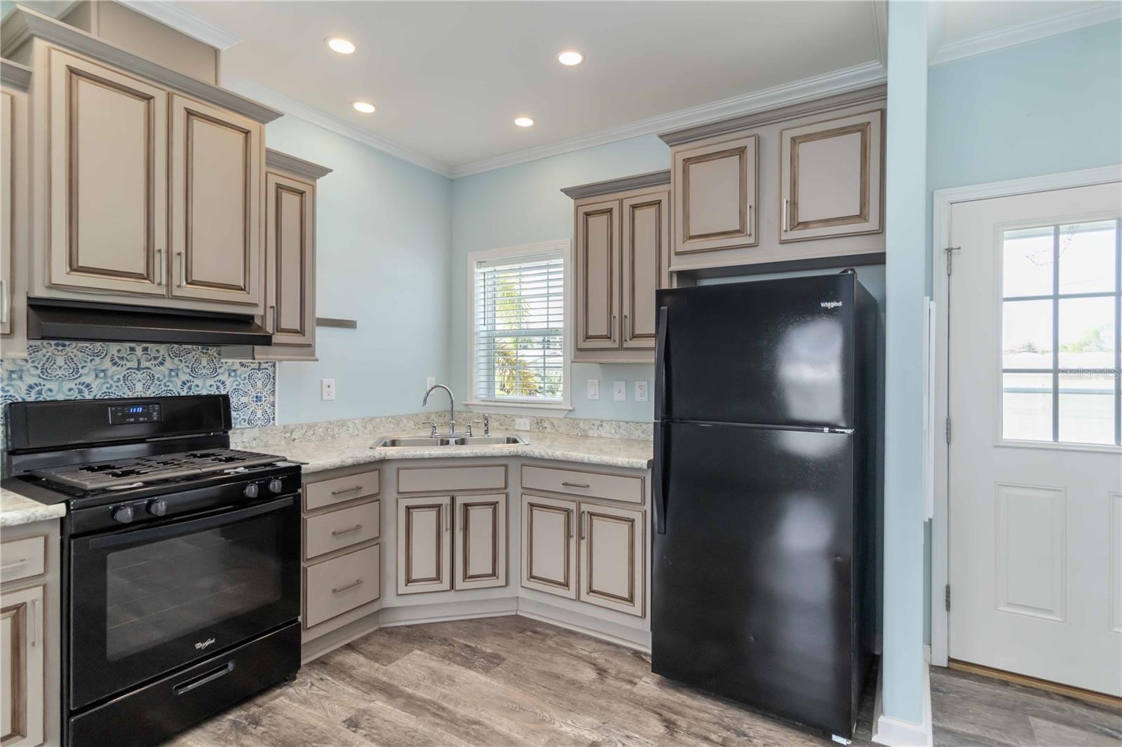 Image 6 of 26 For 104 1st Avenue