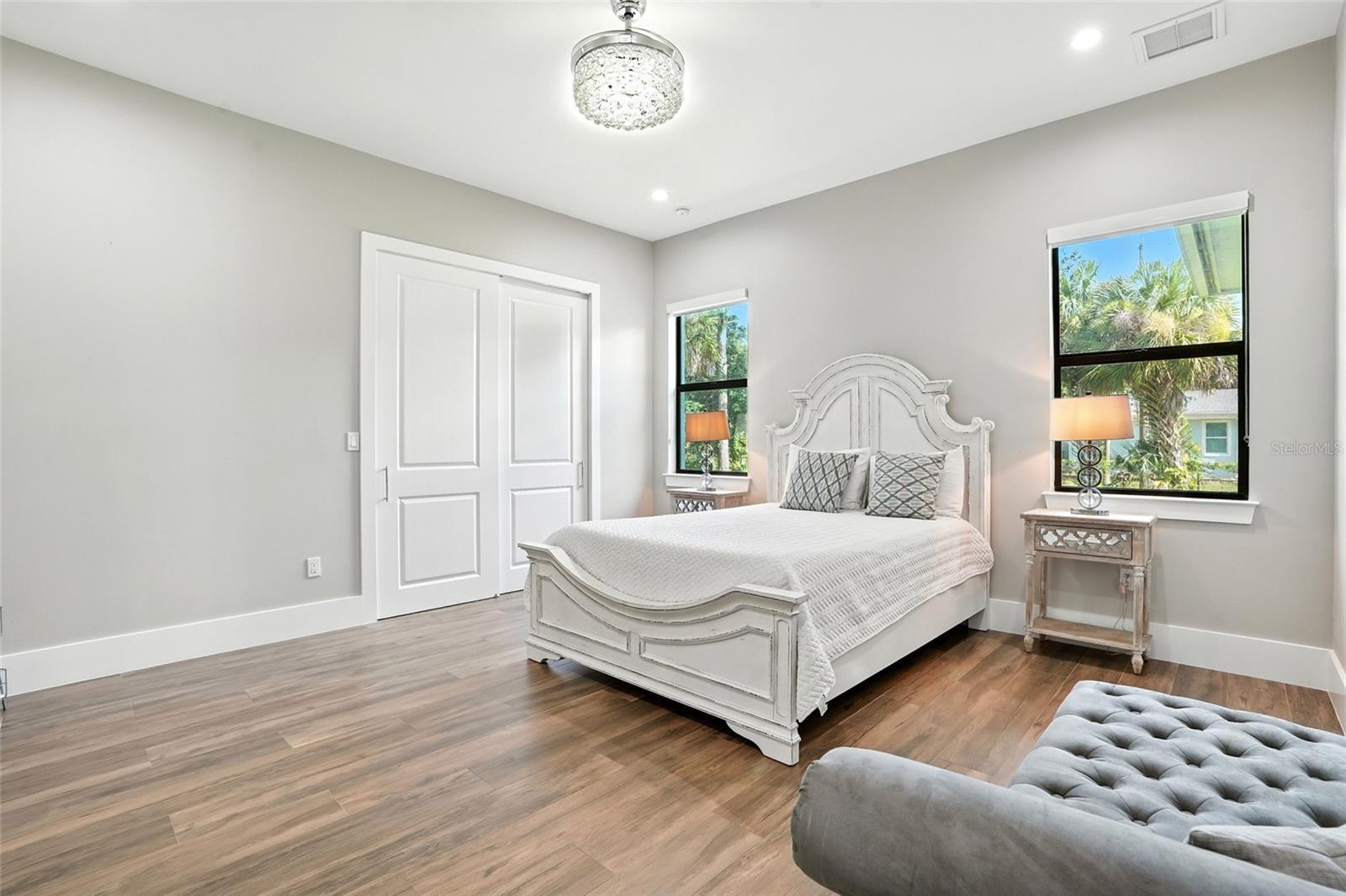 Image 32 of 56 For 709 15th Street Sw