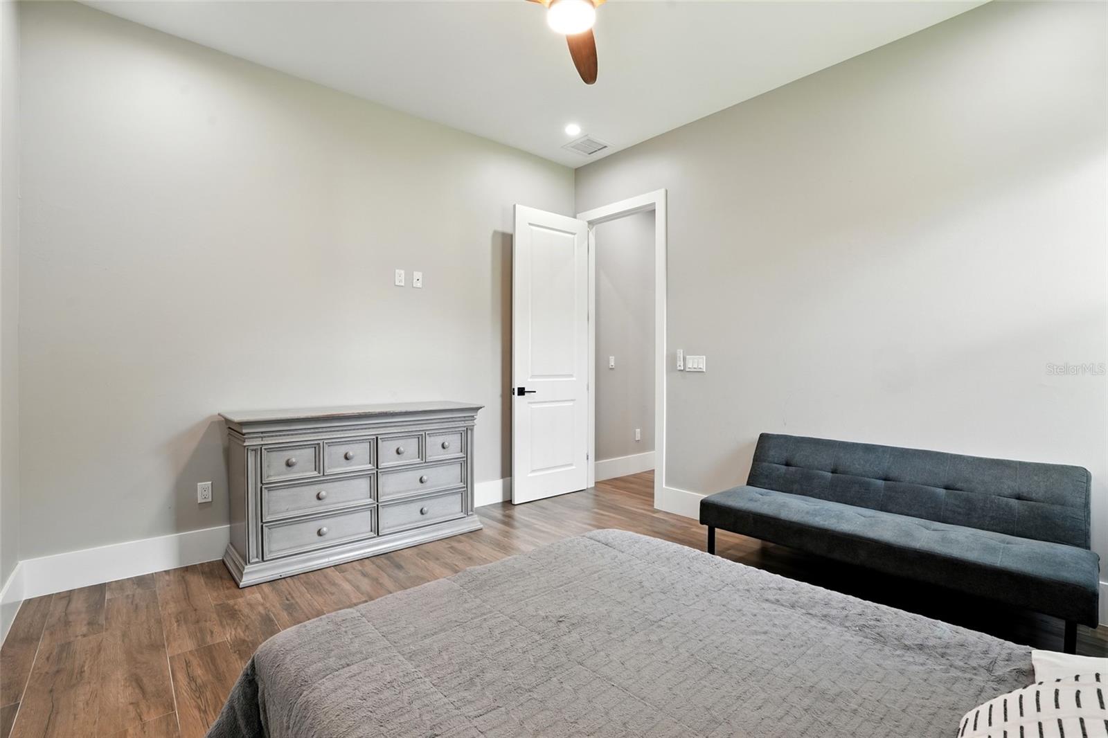 Image 38 of 56 For 709 15th Street Sw