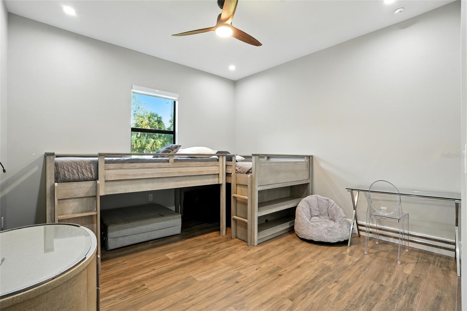 Image 40 of 56 For 709 15th Street Sw