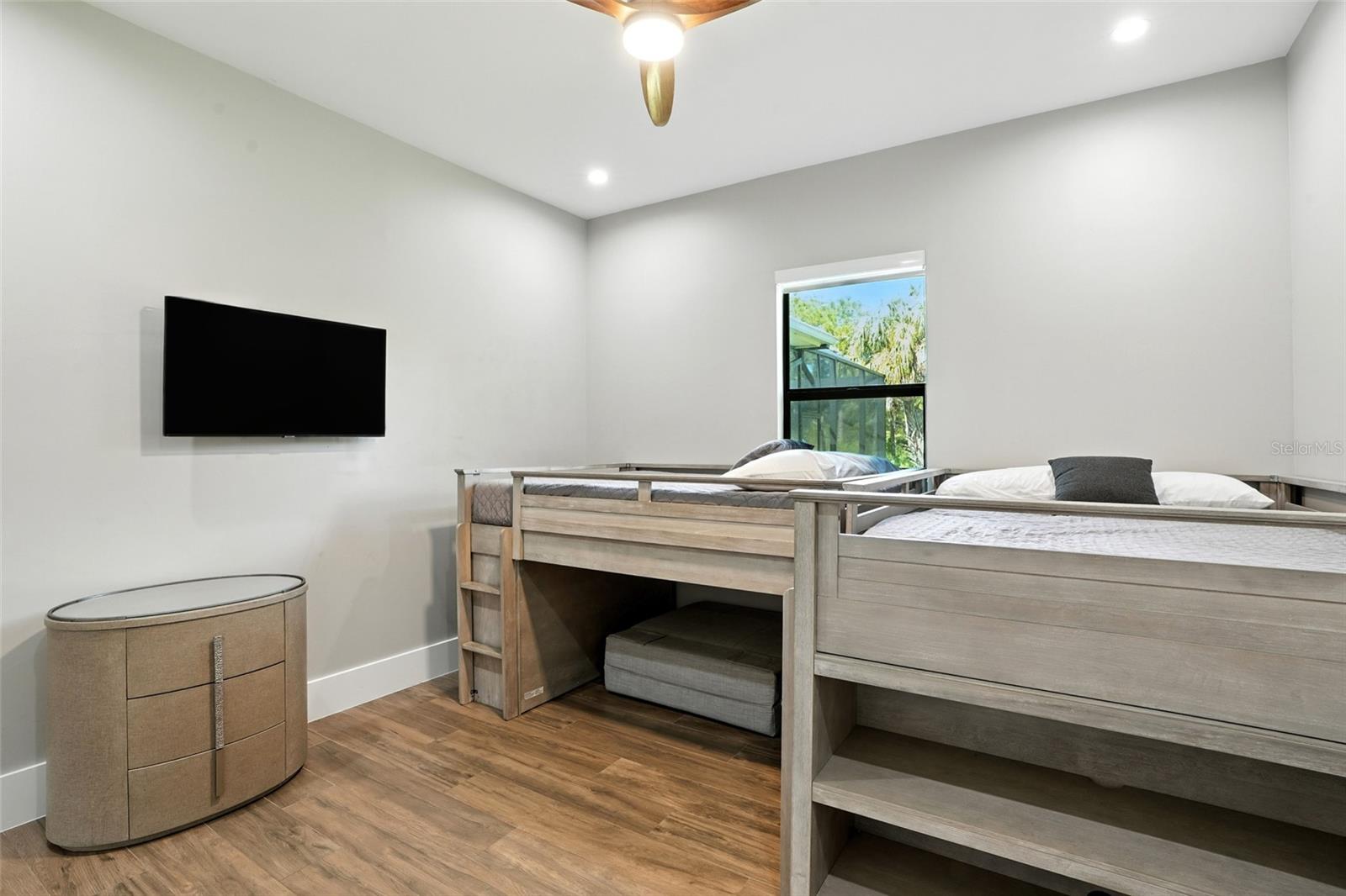 Image 41 of 56 For 709 15th Street Sw