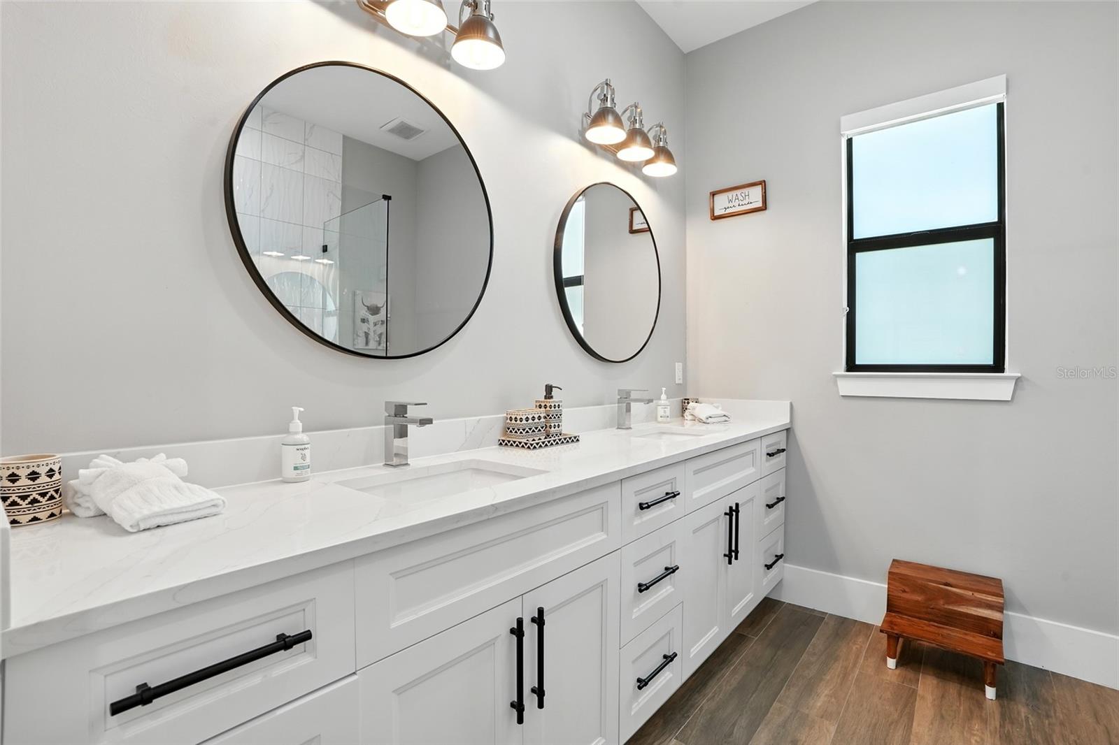 Image 42 of 56 For 709 15th Street Sw