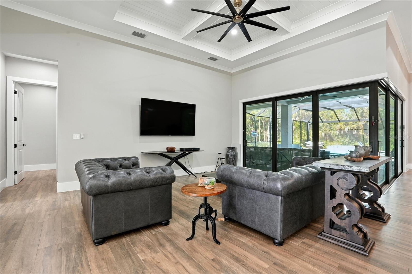 Image 7 of 56 For 709 15th Street Sw