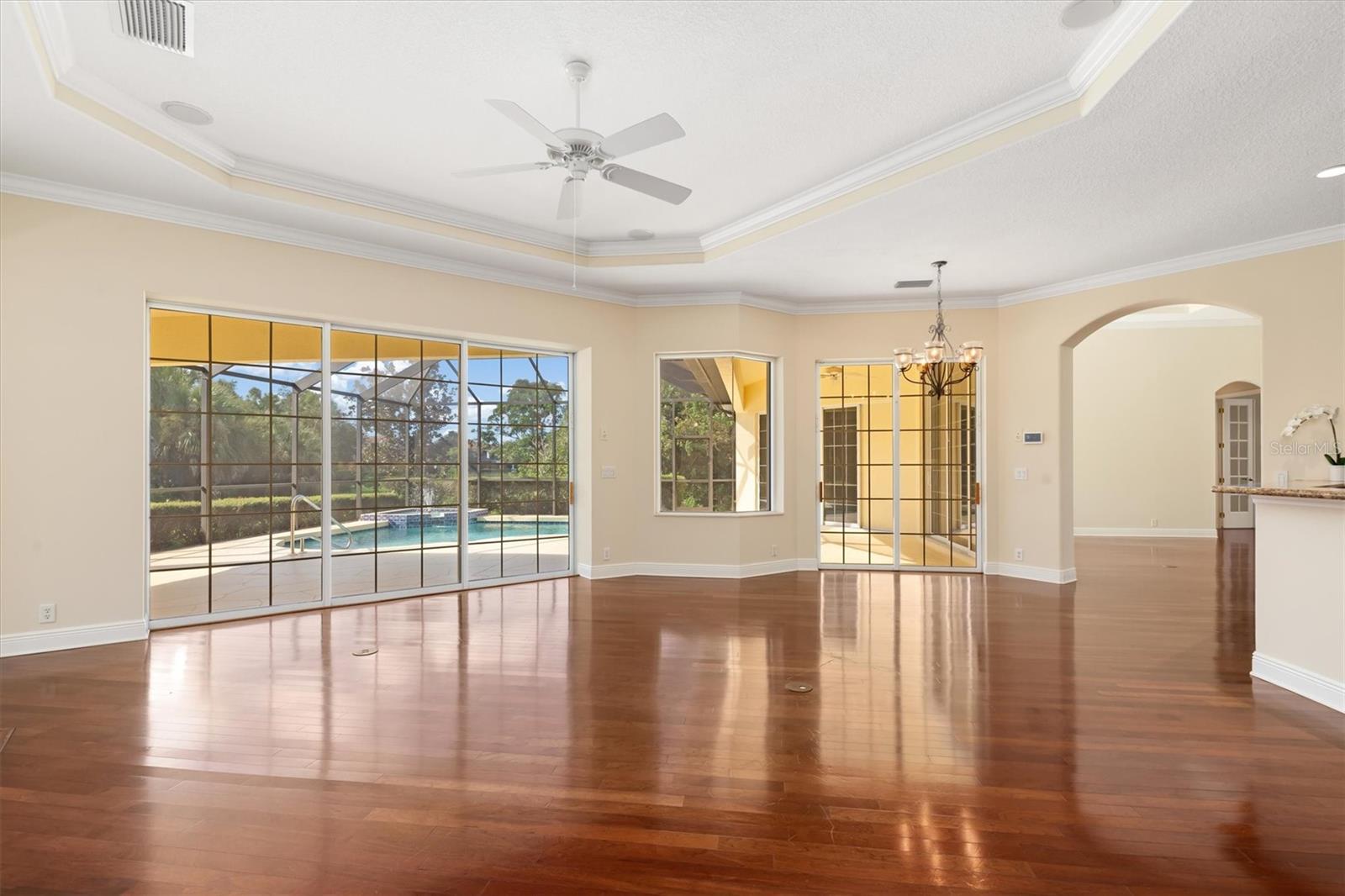Image 12 of 63 For 8986 Bloomfield Boulevard