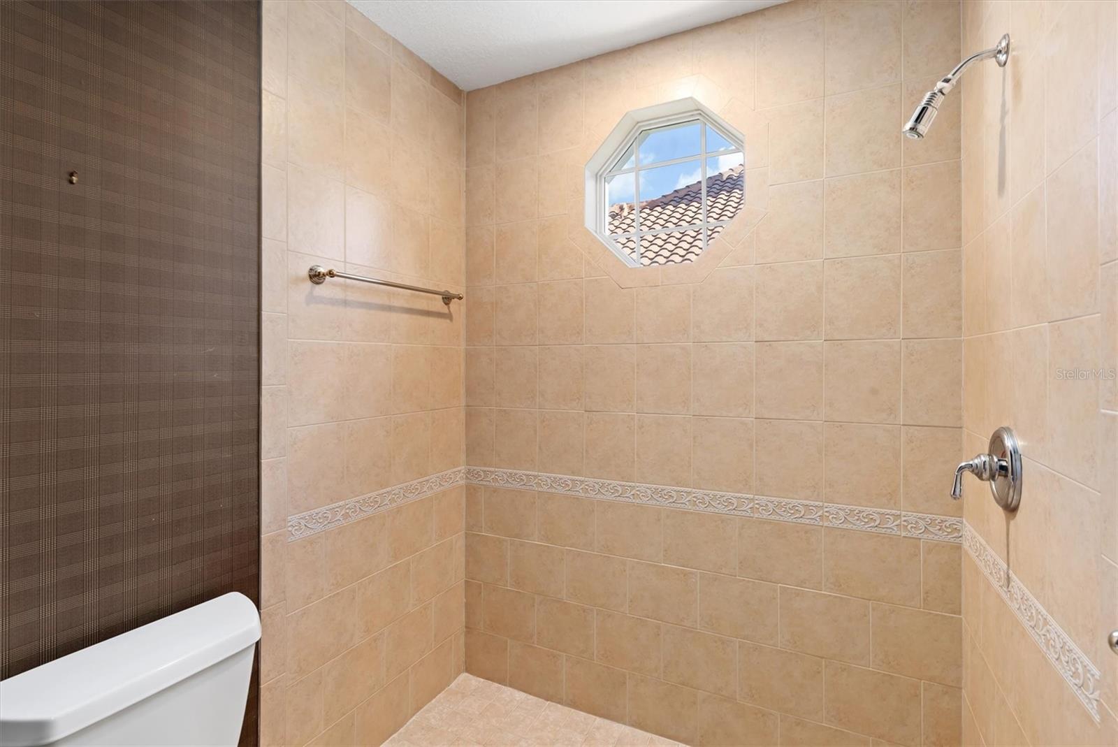 Image 37 of 63 For 8986 Bloomfield Boulevard