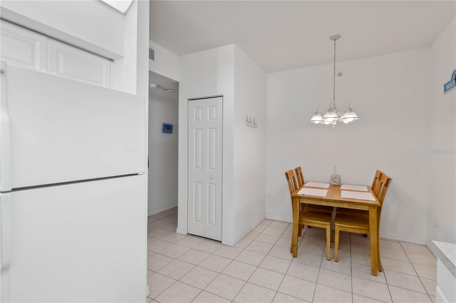 Image 16 of 42 For 7064 Strand Circle 101