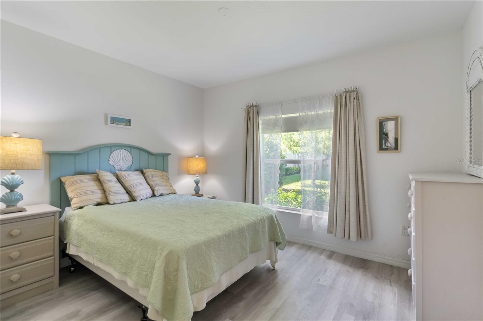 Image 17 of 42 For 7064 Strand Circle 101