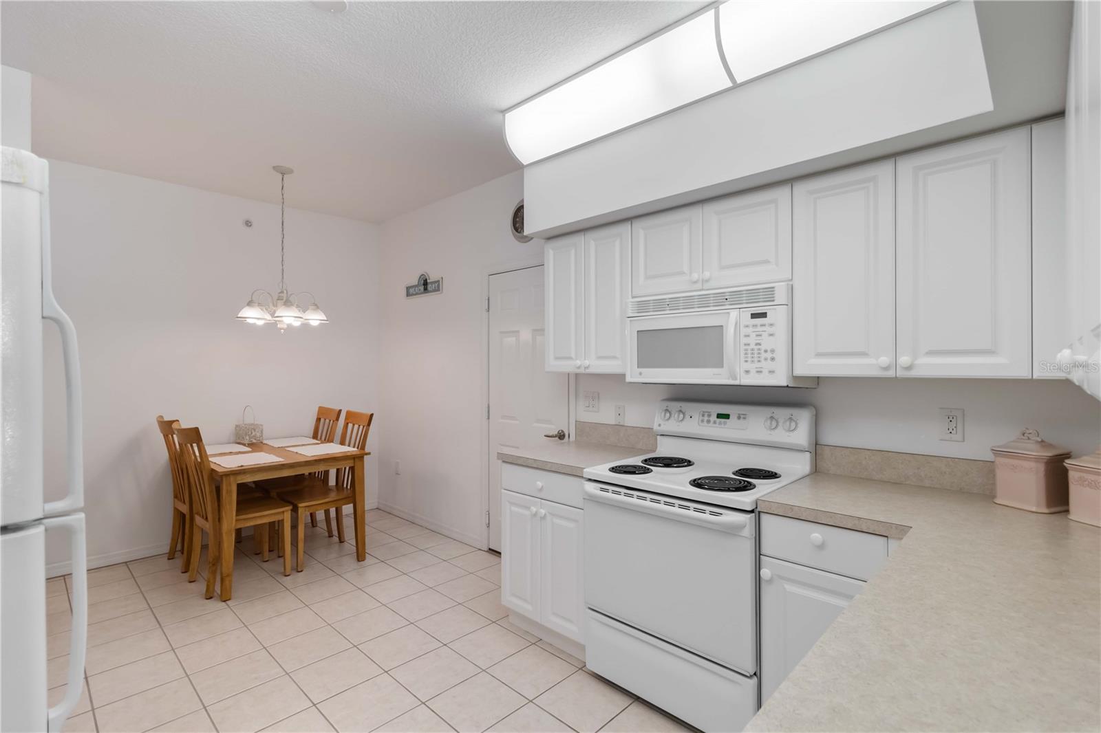 Image 20 of 42 For 7064 Strand Circle 101