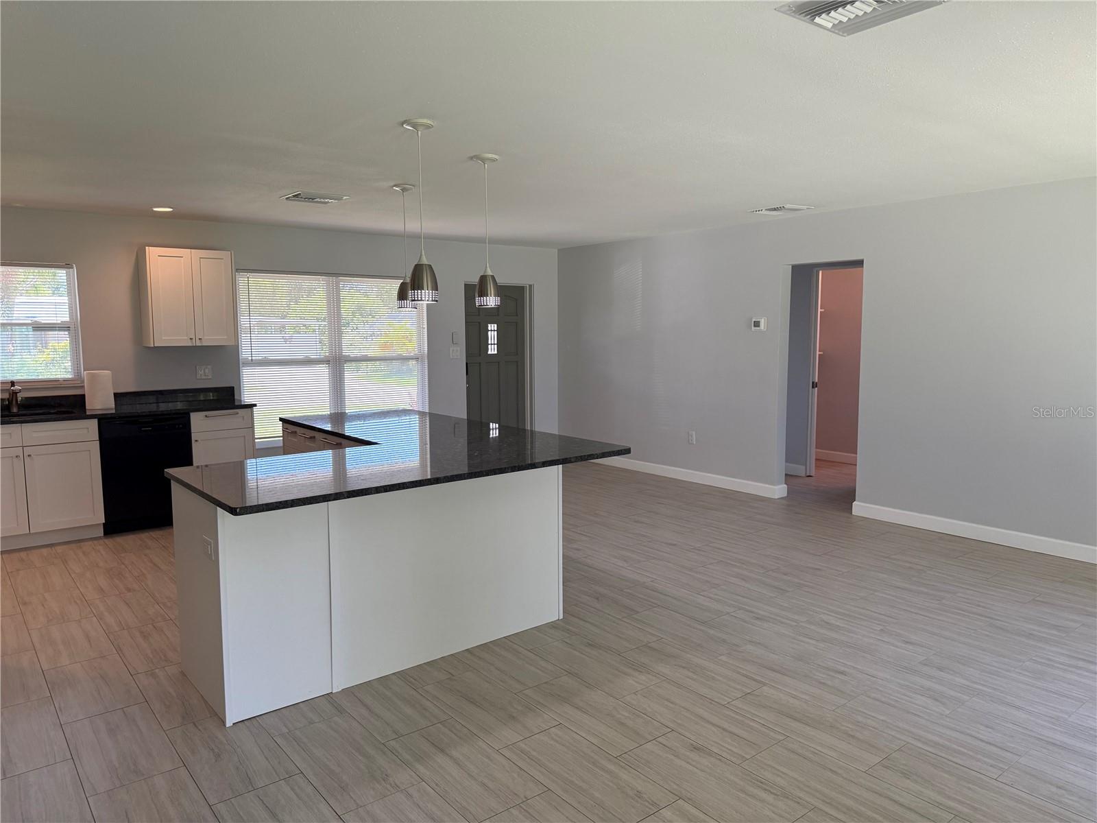 Image 11 of 40 For 2451 Nassau Street