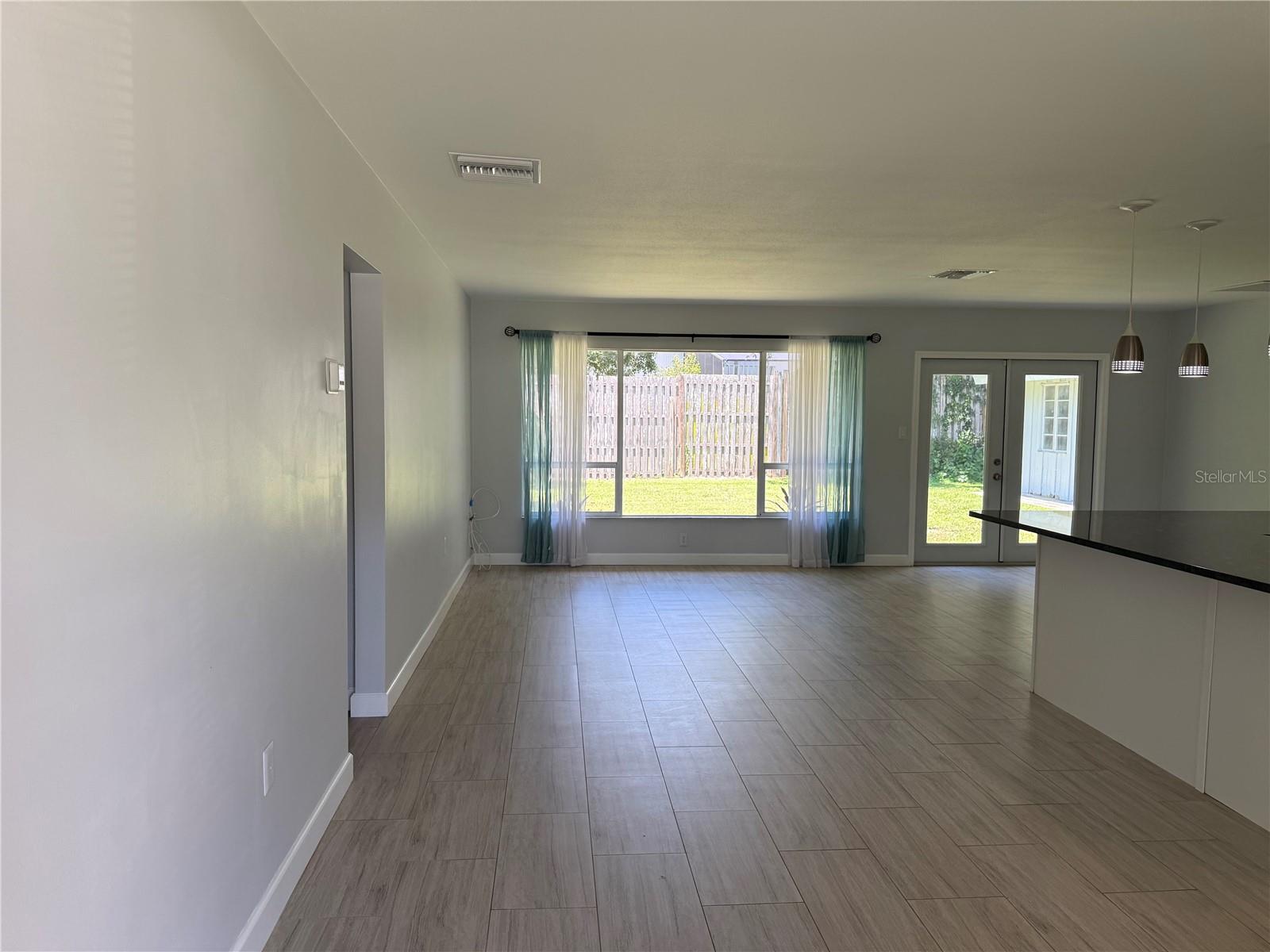 Image 14 of 40 For 2451 Nassau Street