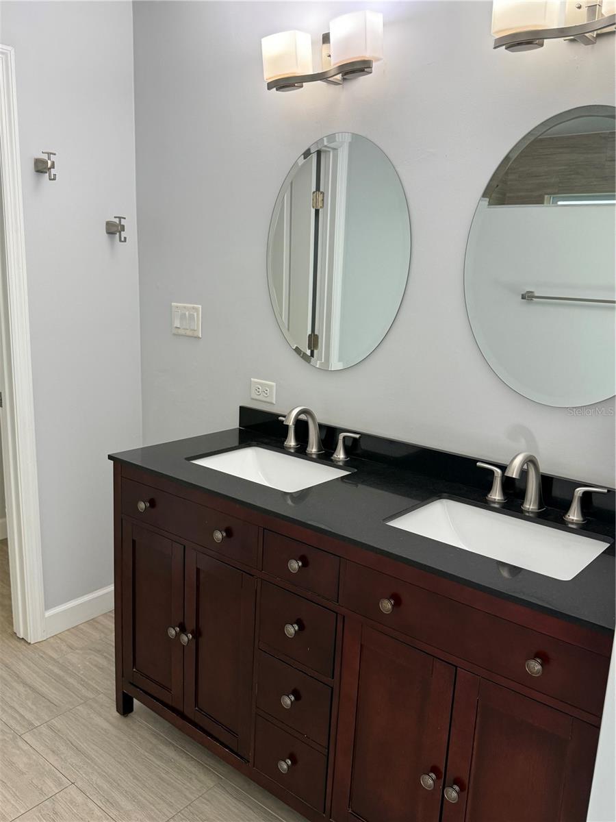 Image 18 of 40 For 2451 Nassau Street