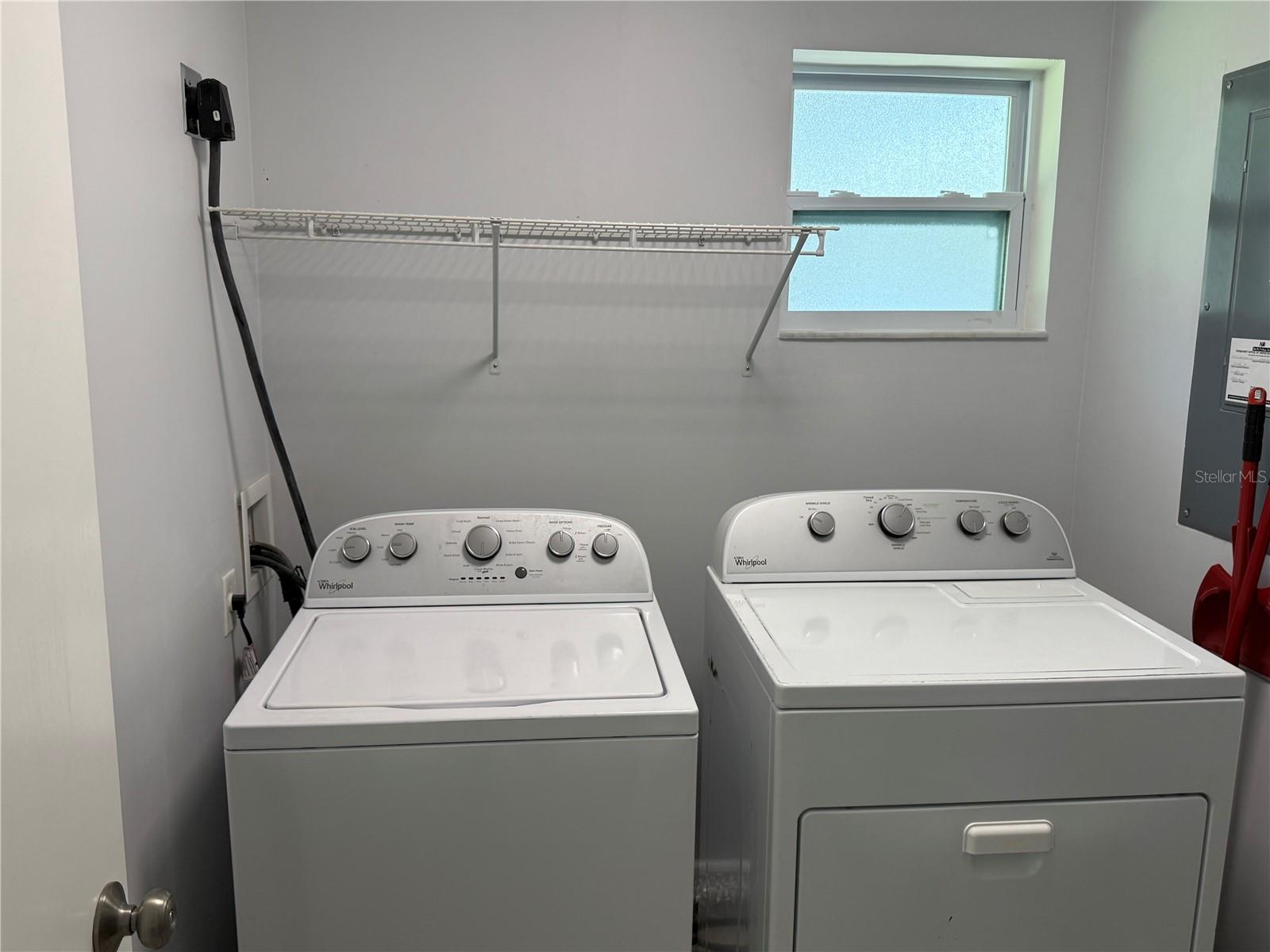 Image 32 of 40 For 2451 Nassau Street