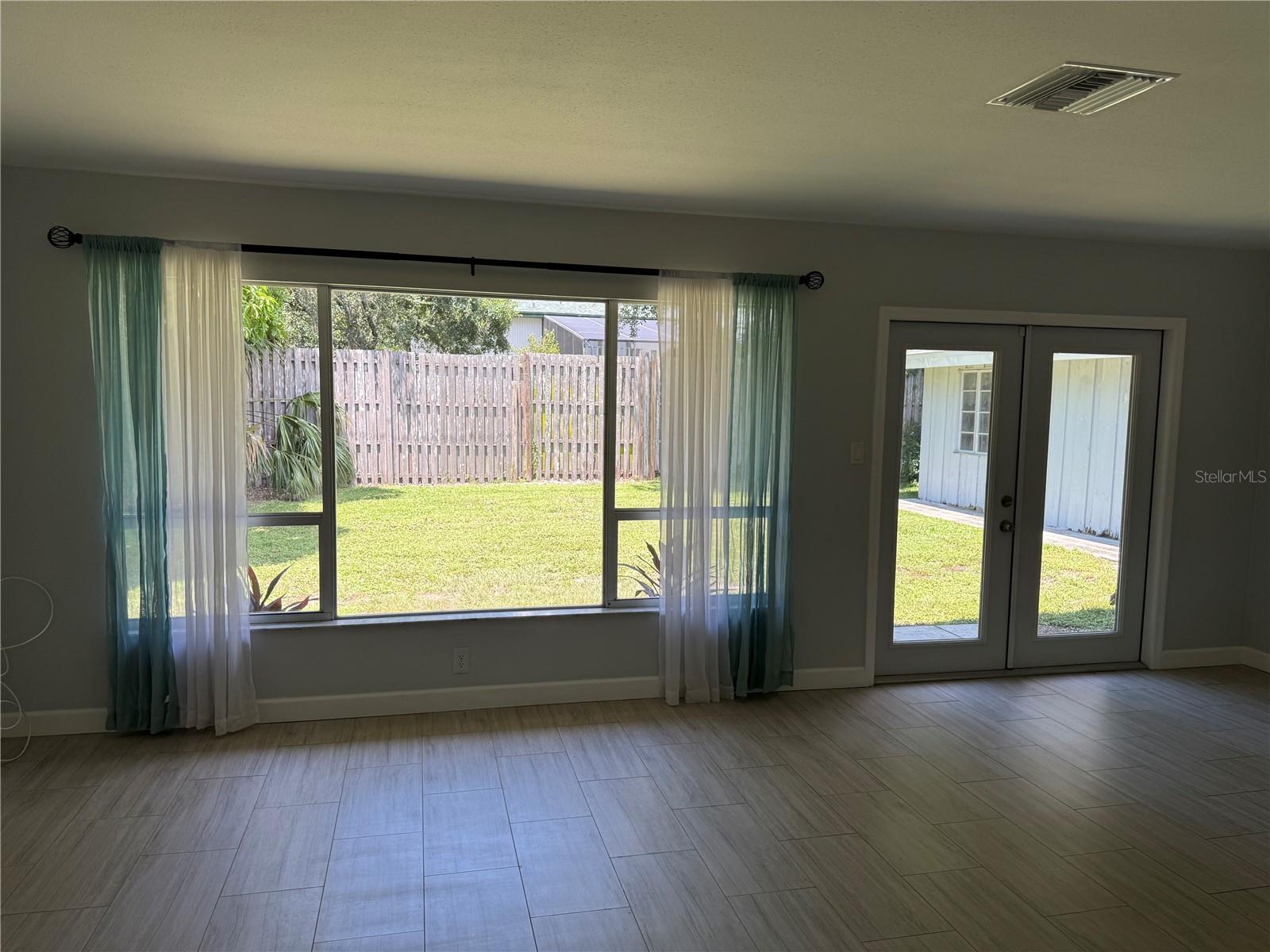Image 4 of 40 For 2451 Nassau Street