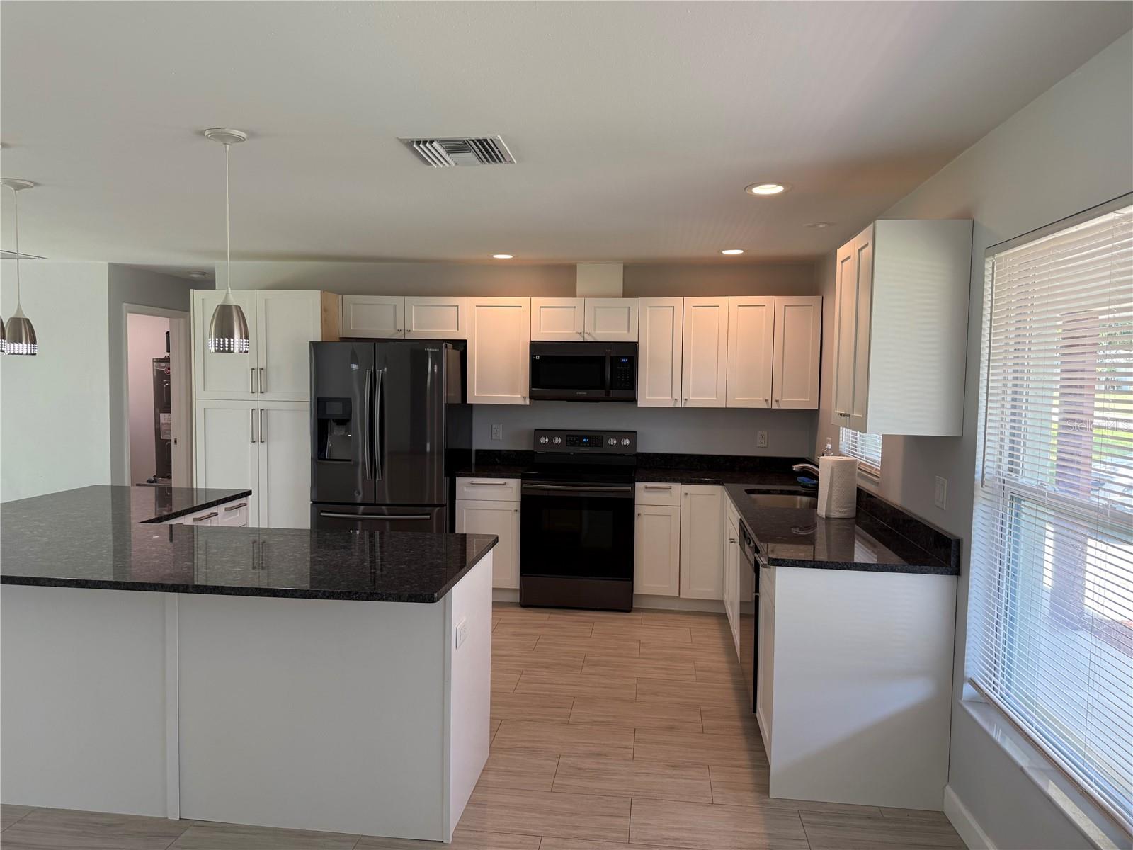 Image 6 of 40 For 2451 Nassau Street