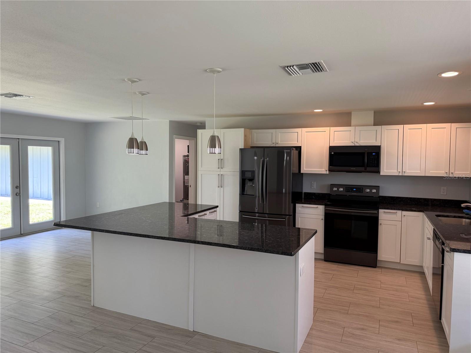 Image 7 of 40 For 2451 Nassau Street