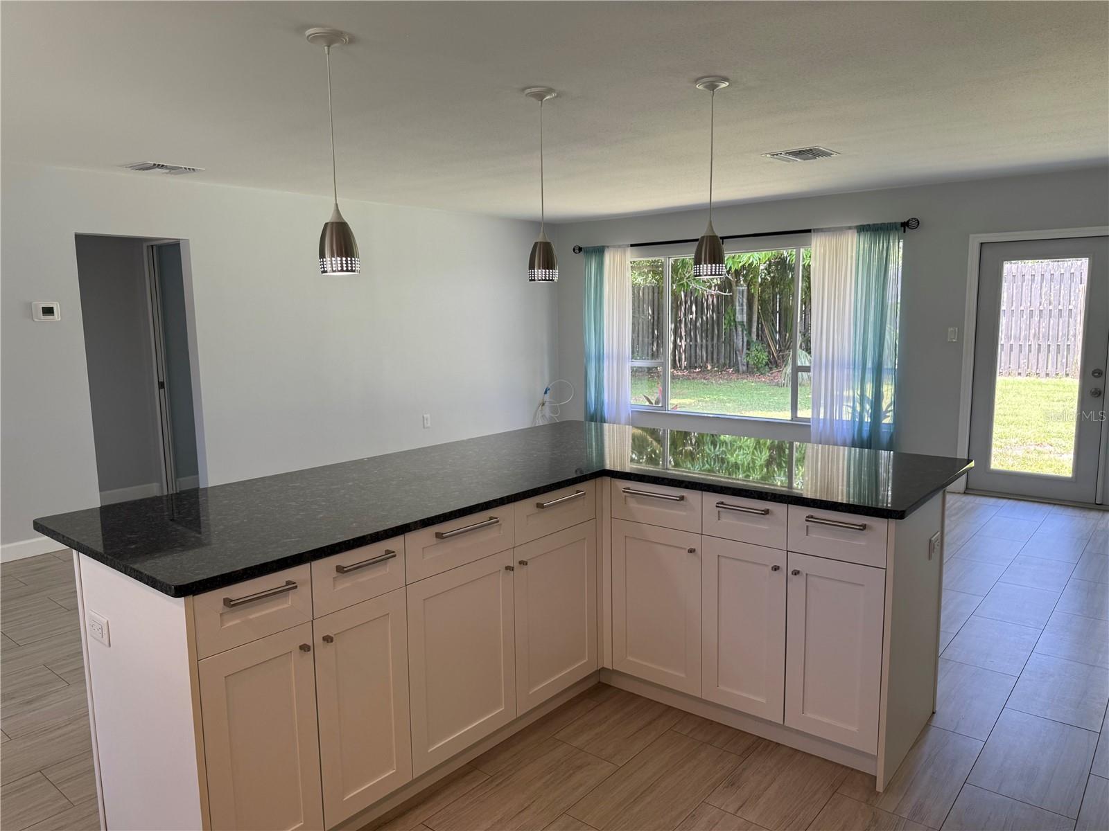 Image 8 of 40 For 2451 Nassau Street