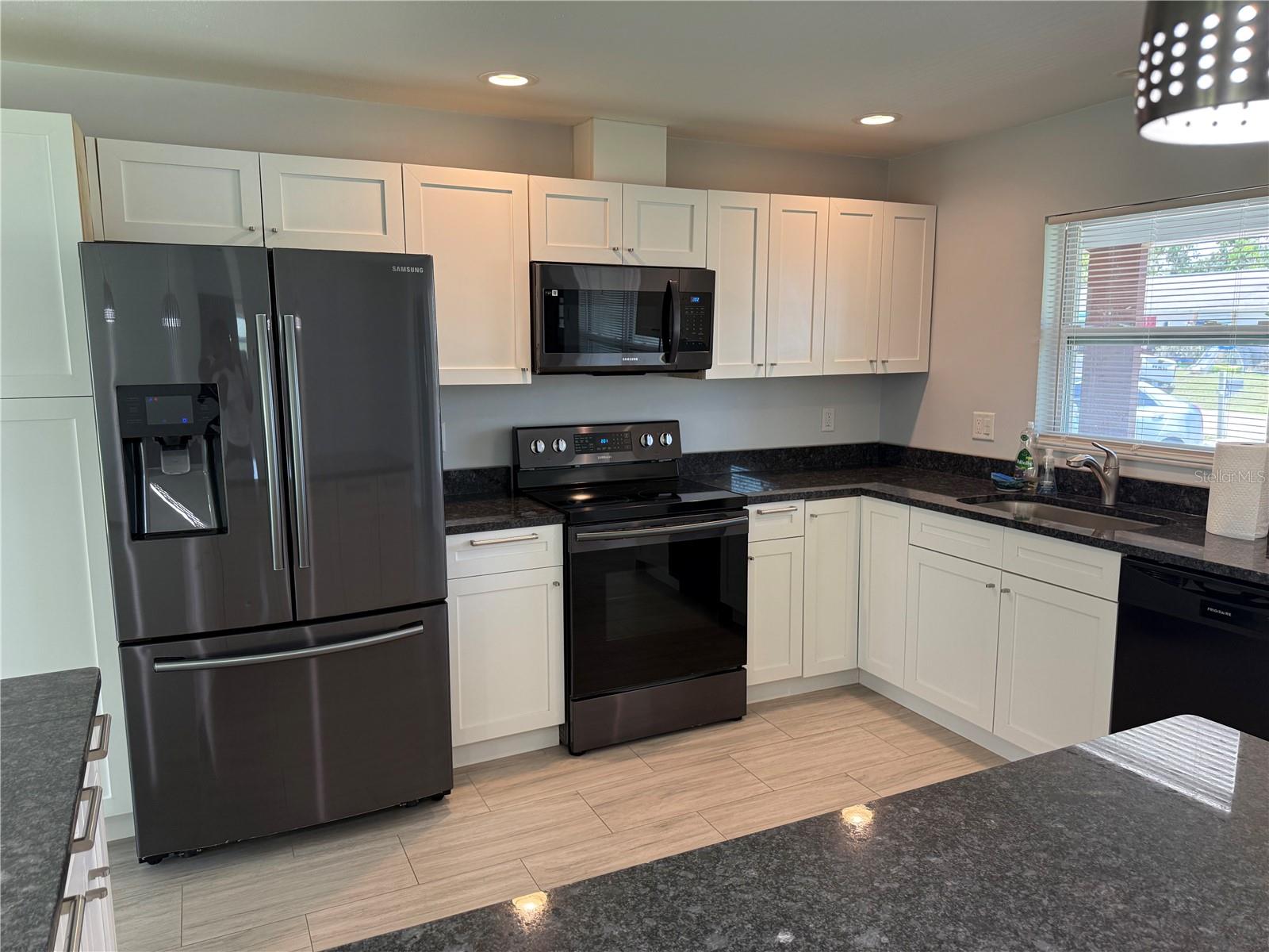Image 9 of 40 For 2451 Nassau Street