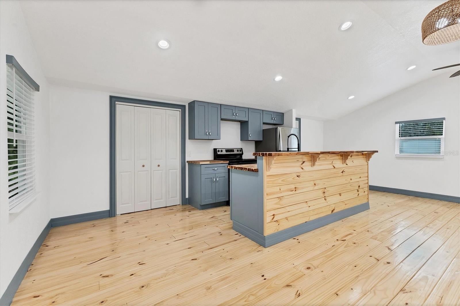 Image 14 of 52 For 3401 51st Street