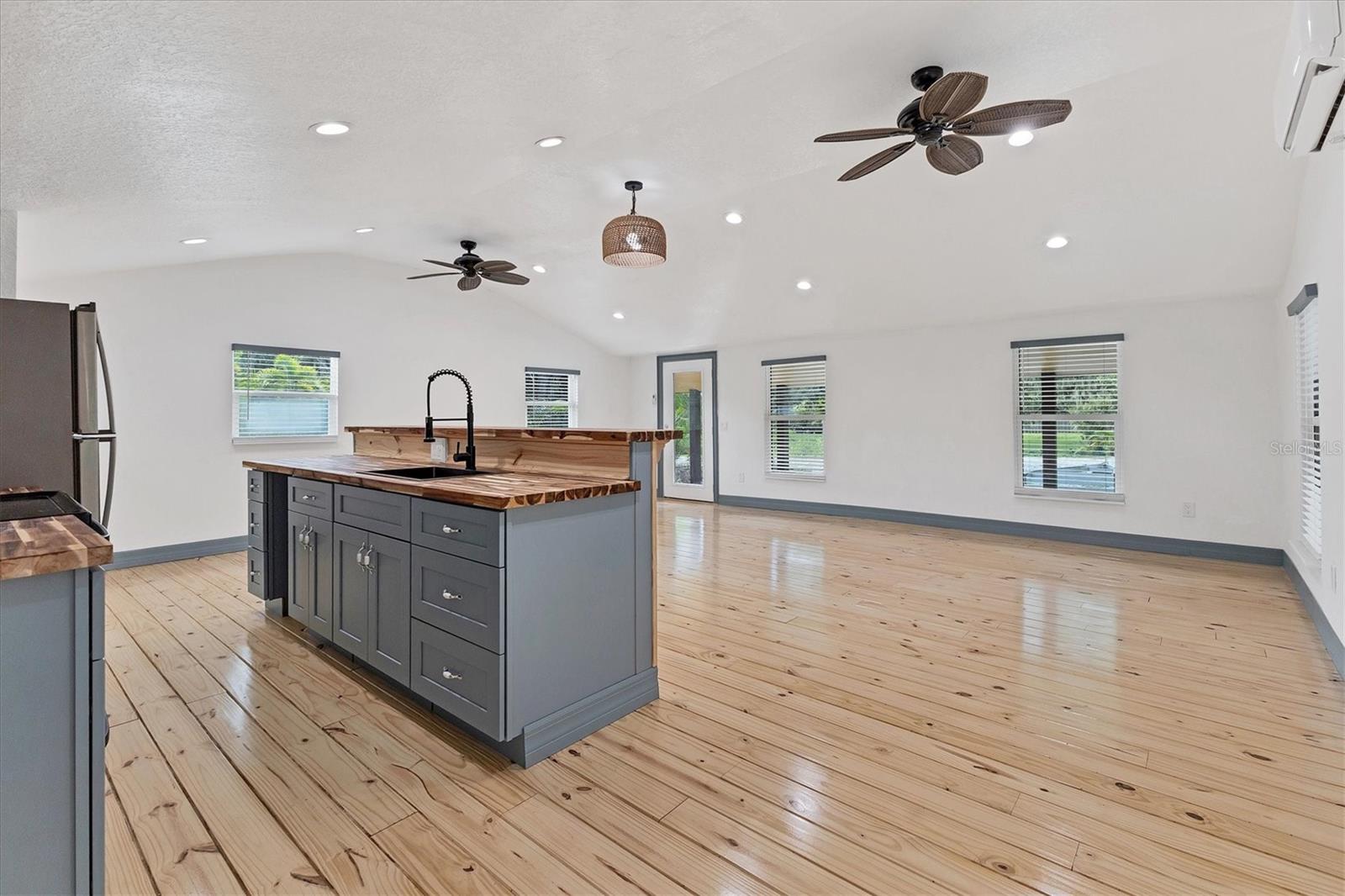 Image 17 of 52 For 3401 51st Street