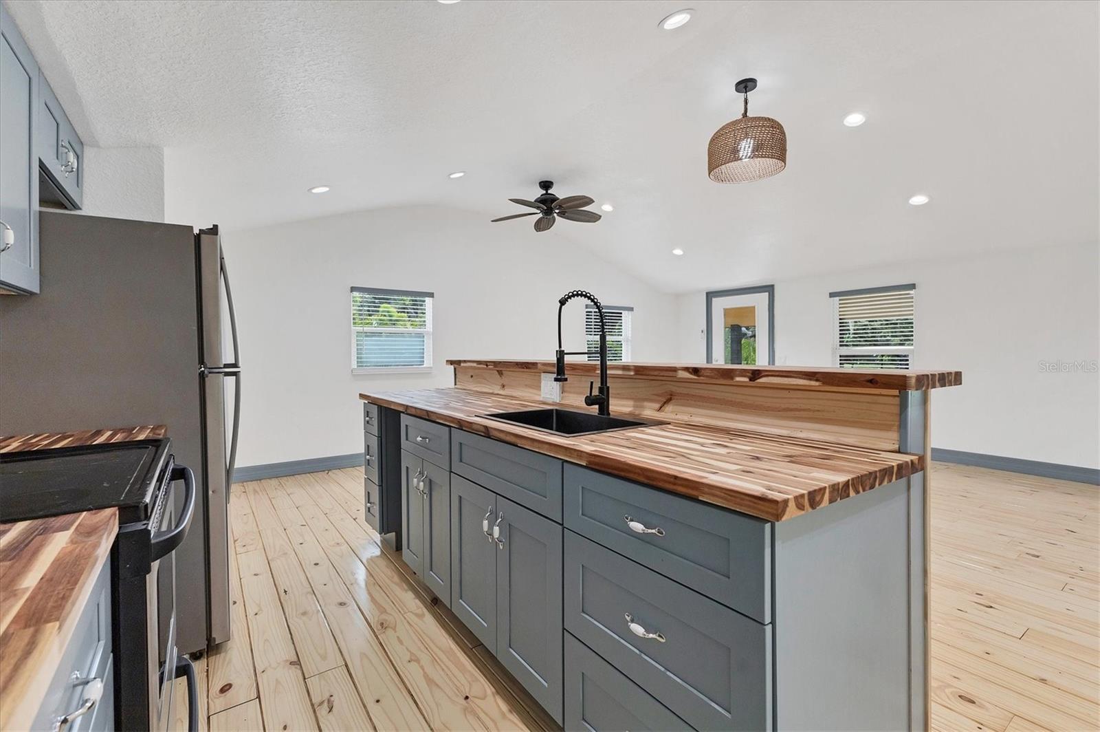 Image 20 of 52 For 3401 51st Street
