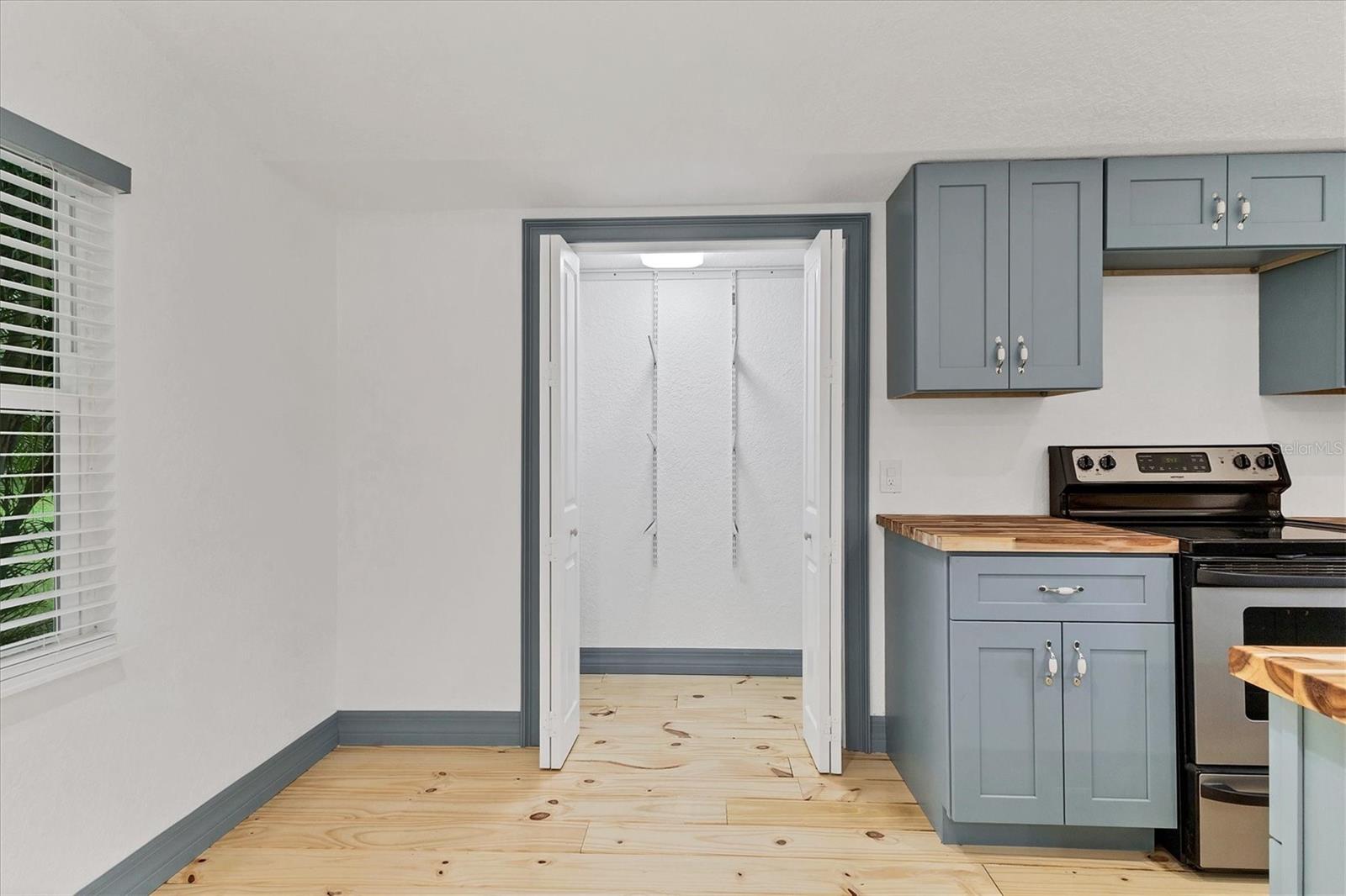 Image 21 of 52 For 3401 51st Street