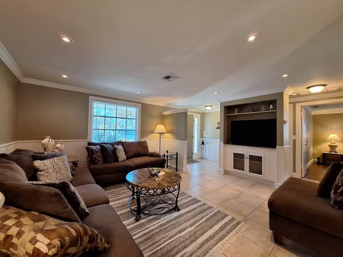 Image 2 of 31 For 695 Alligator Drive