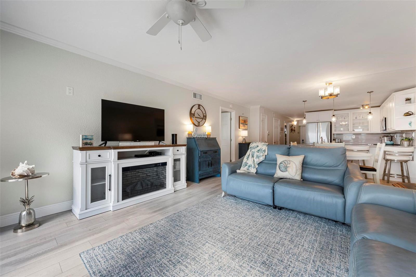 Image 10 of 34 For 743 Manatee Avenue 743