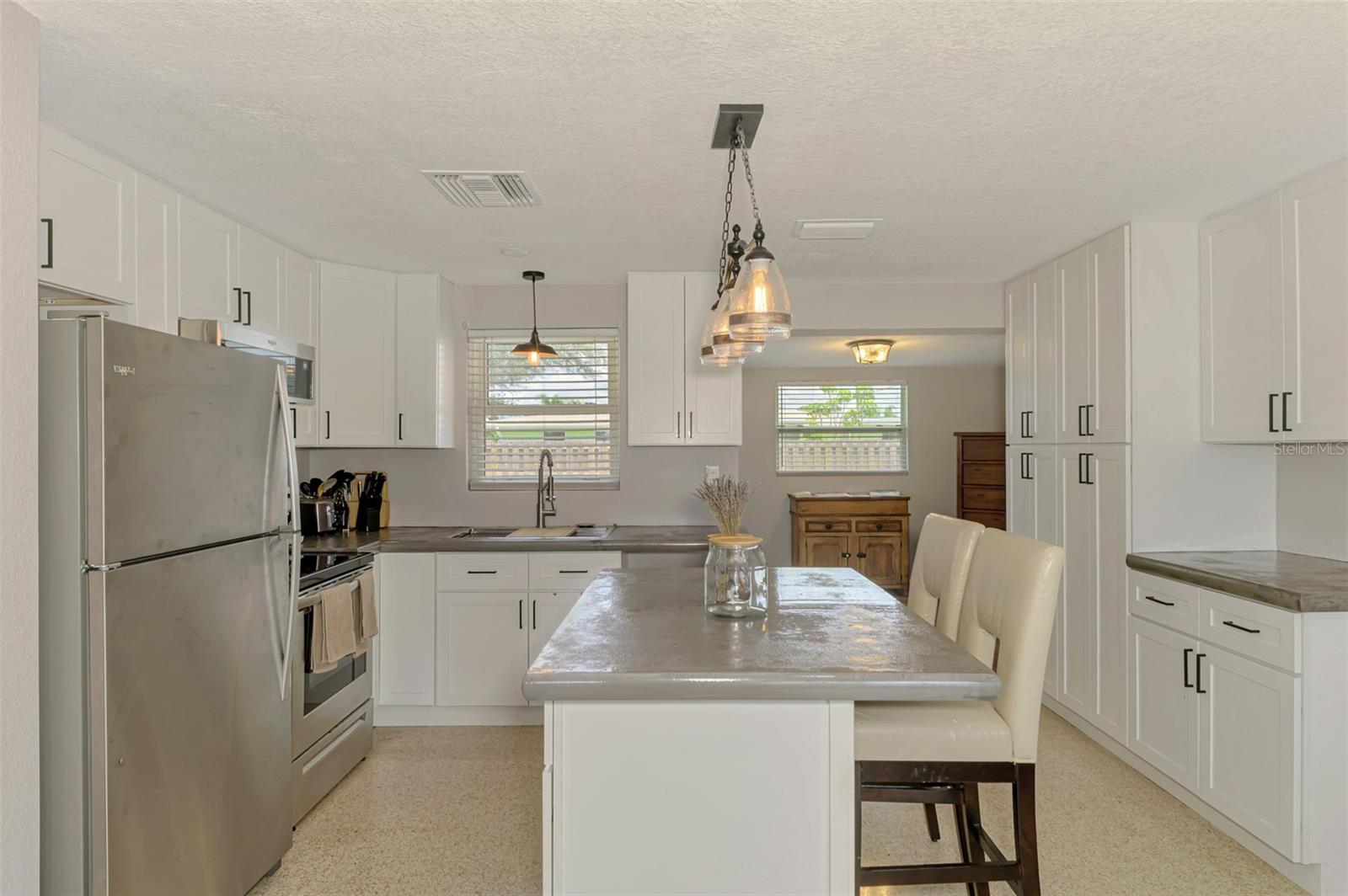 Image 10 of 35 For 872 3rd Street