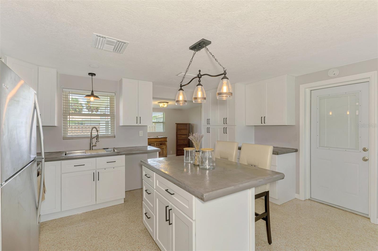 Image 11 of 35 For 872 3rd Street