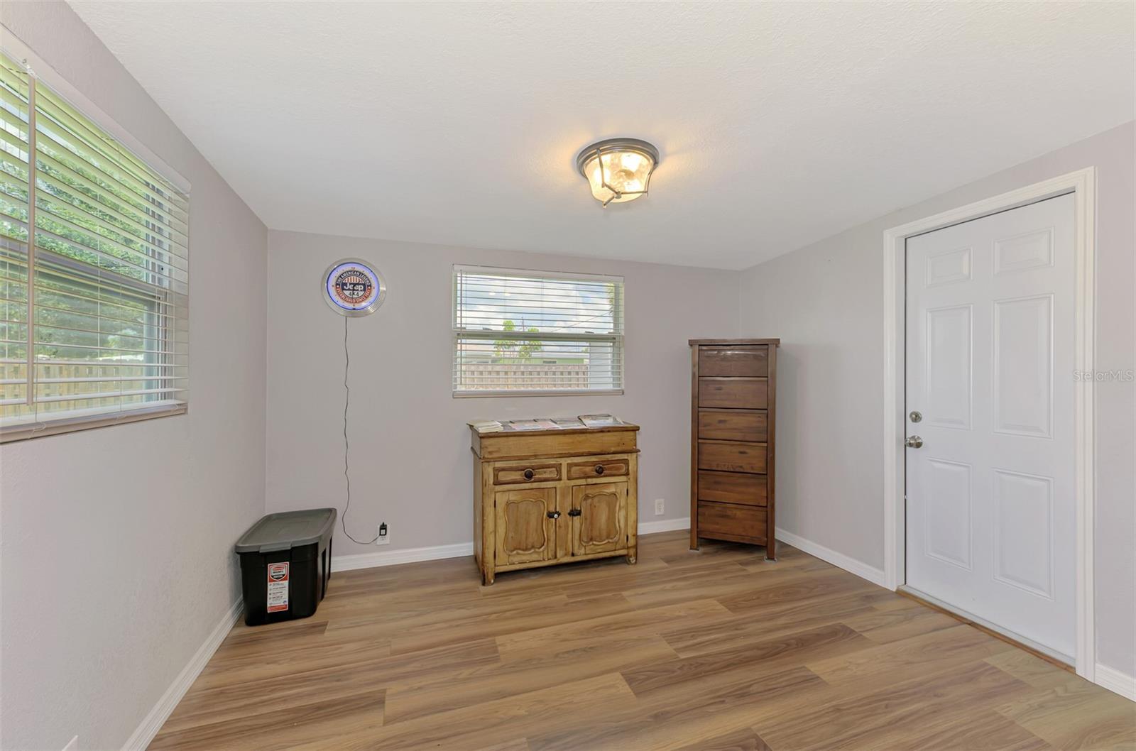 Image 17 of 35 For 872 3rd Street
