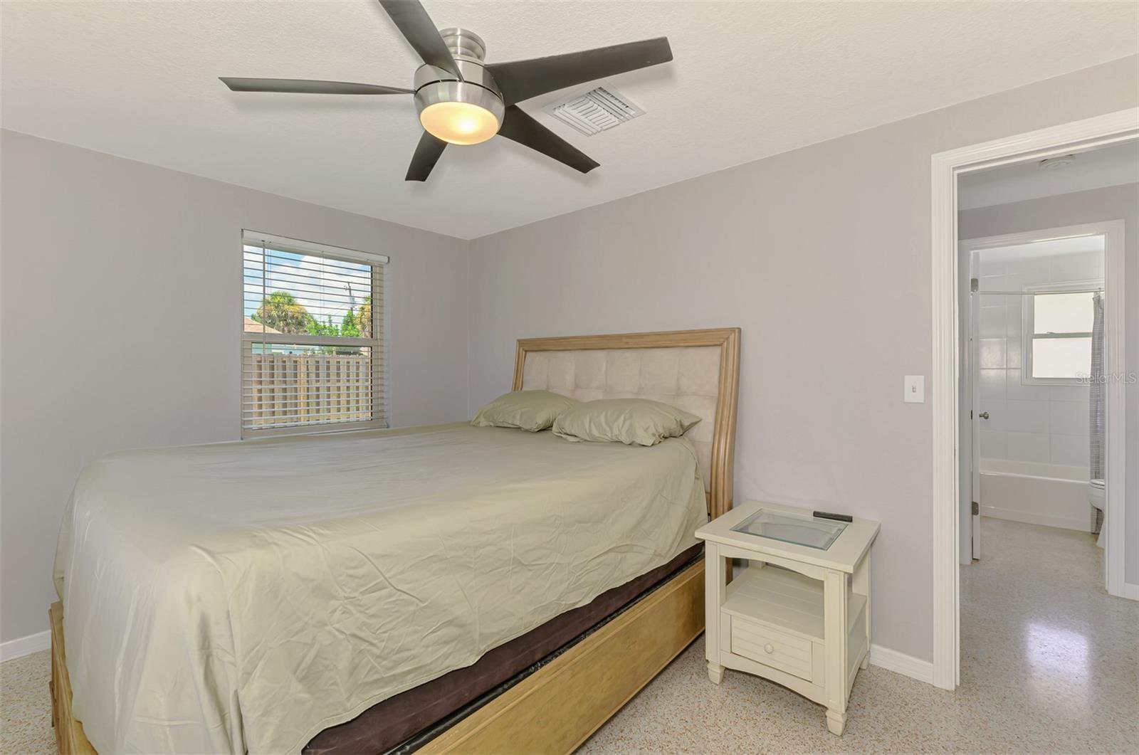Image 21 of 35 For 872 3rd Street