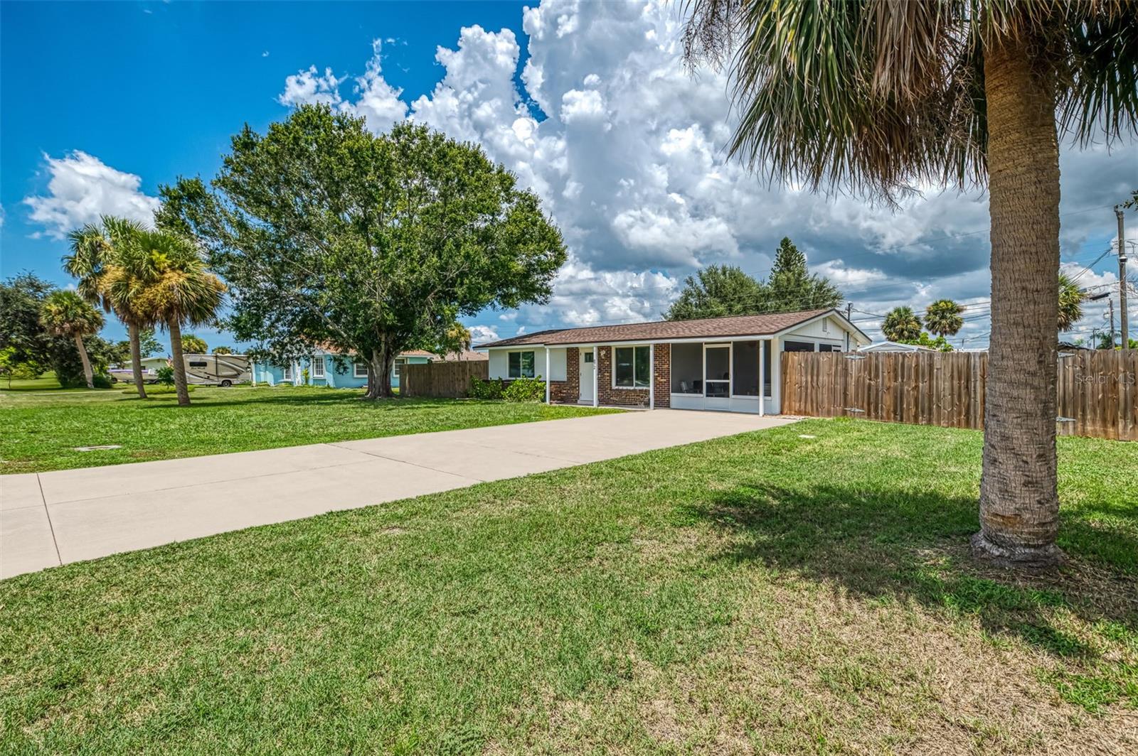 Image 3 of 35 For 872 3rd Street