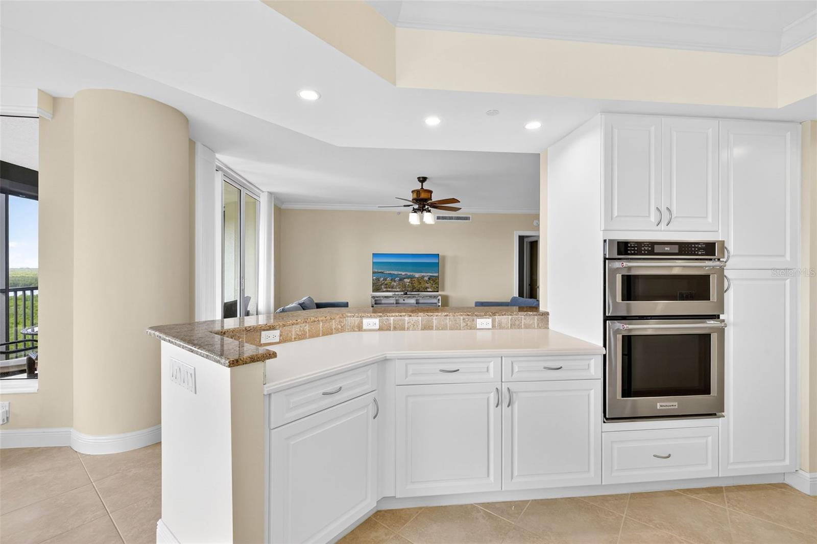 Image 12 of 54 For 1060 Borghese Lane 702