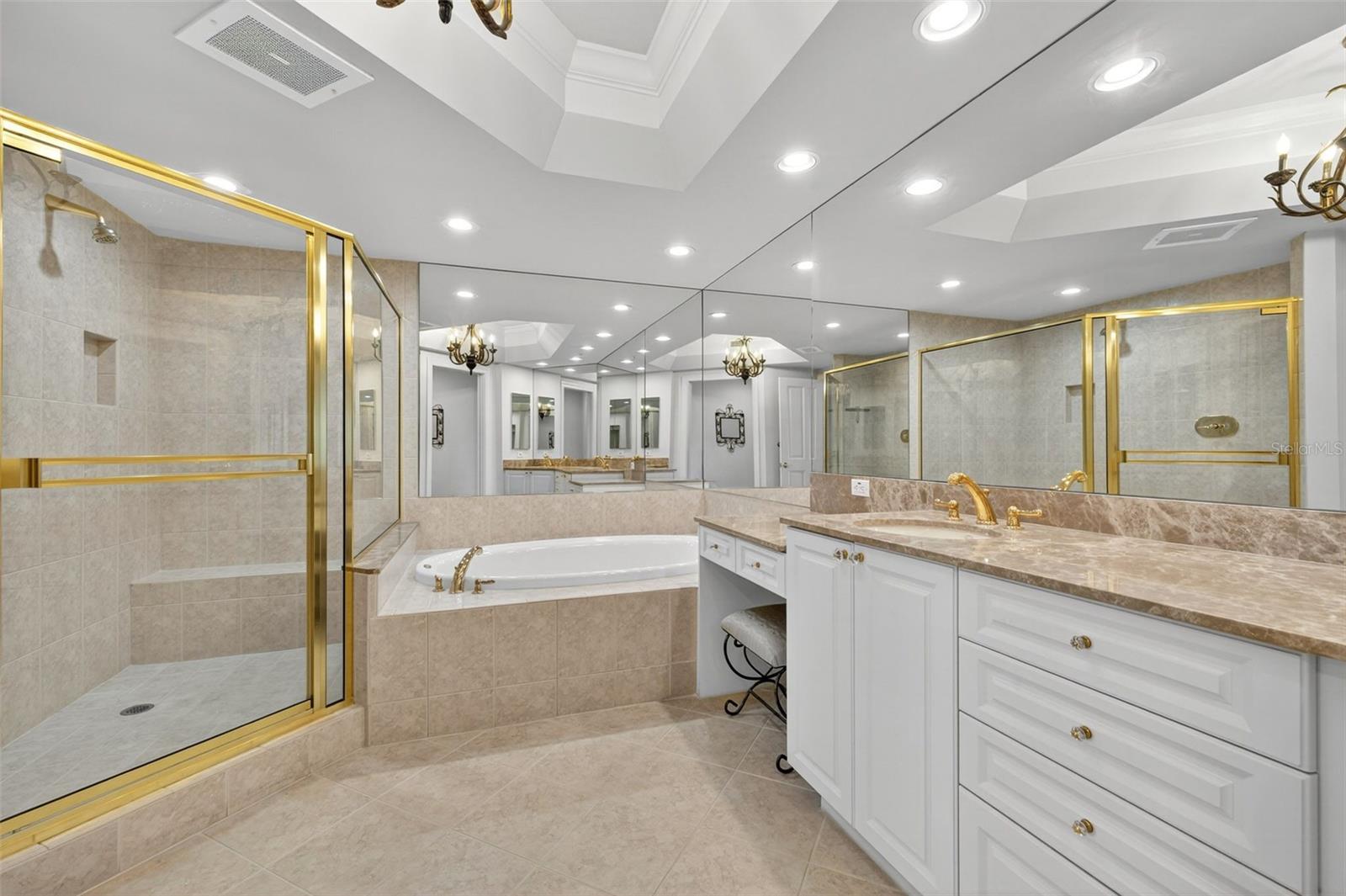 Image 17 of 54 For 1060 Borghese Lane 702