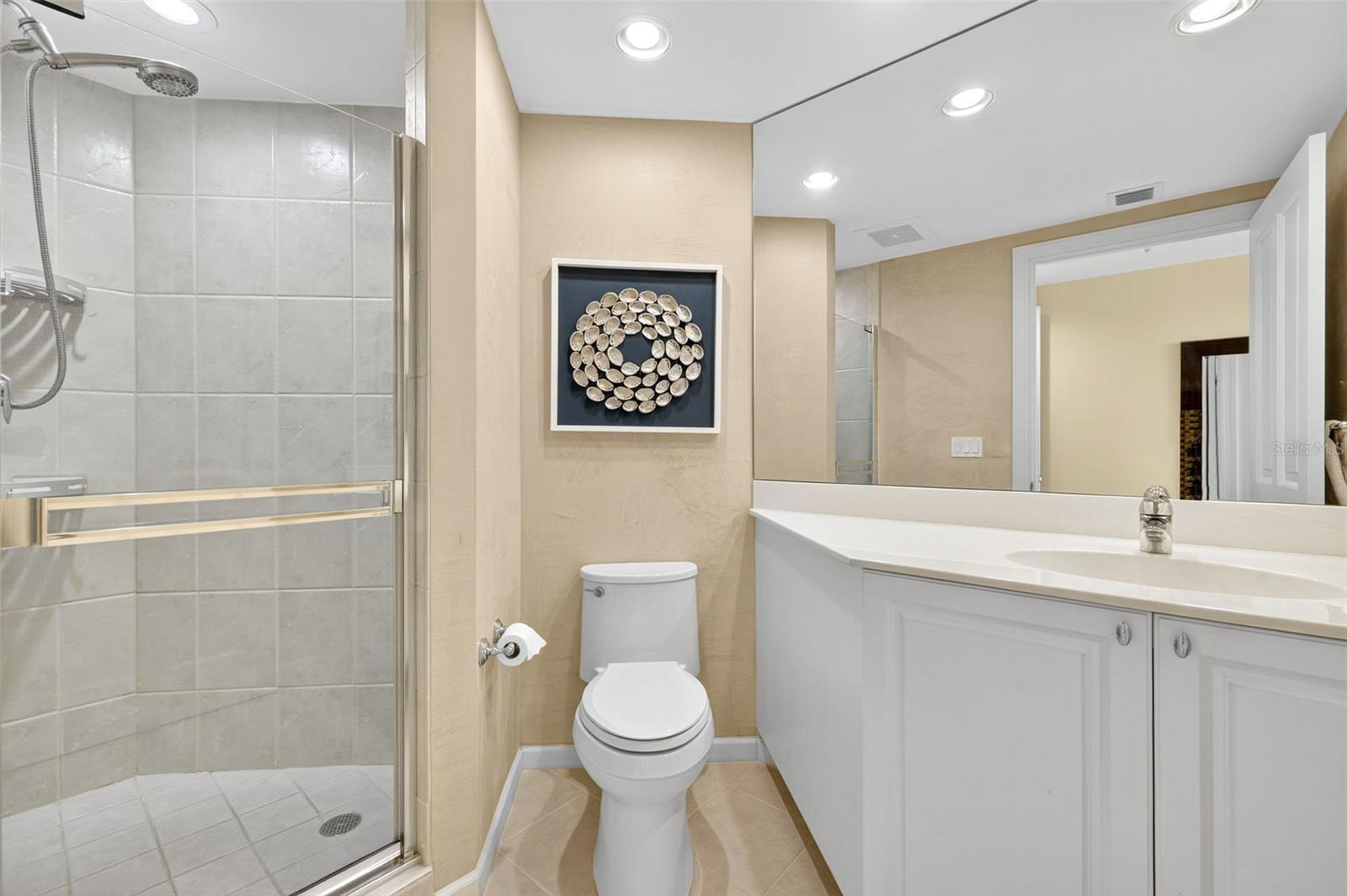 Image 21 of 54 For 1060 Borghese Lane 702