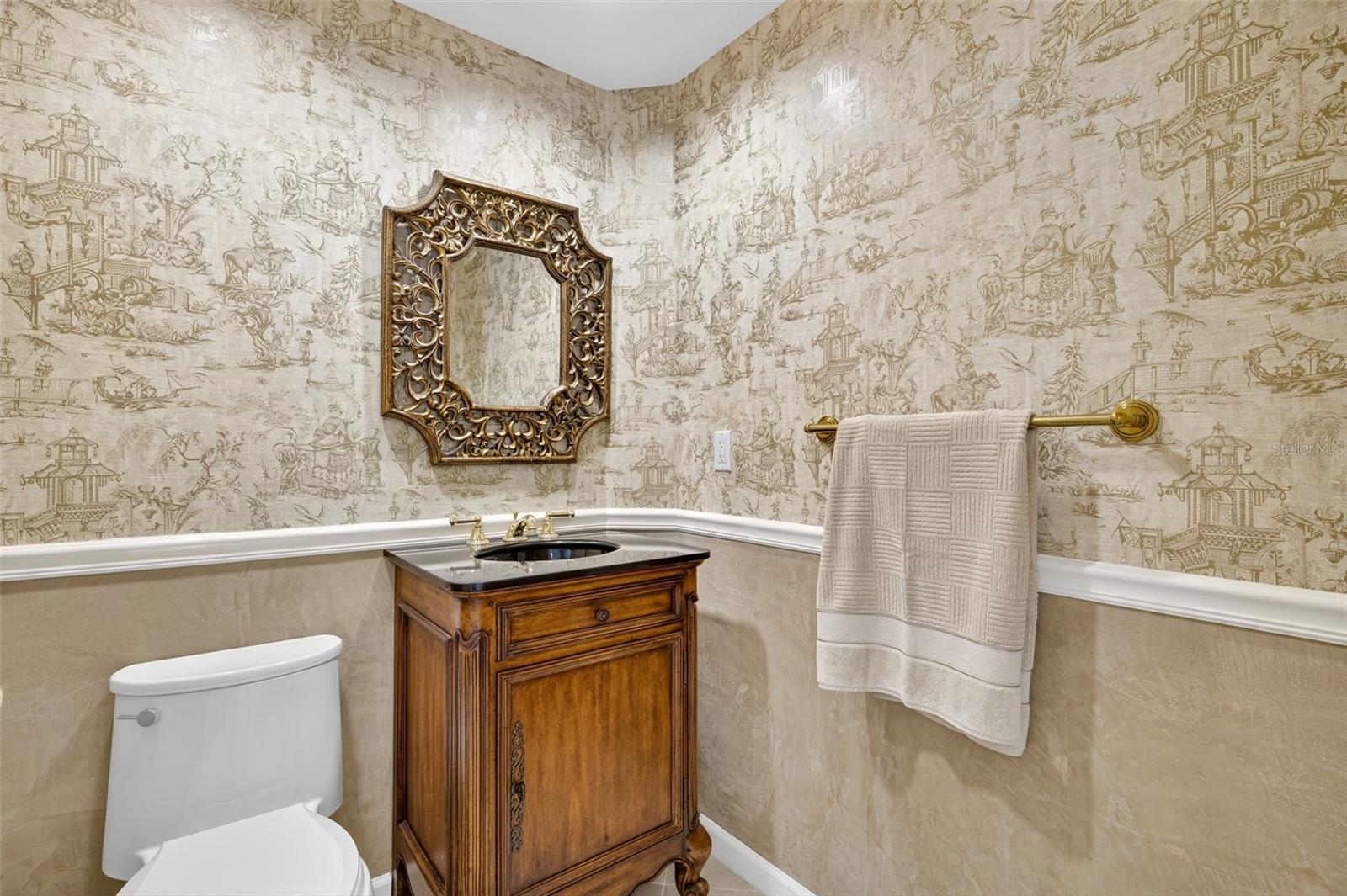 Image 24 of 54 For 1060 Borghese Lane 702