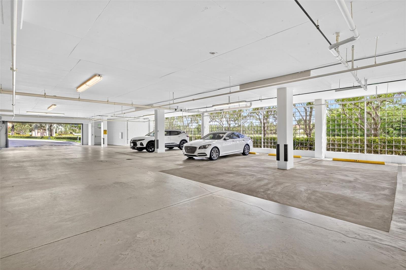 Image 41 of 54 For 1060 Borghese Lane 702