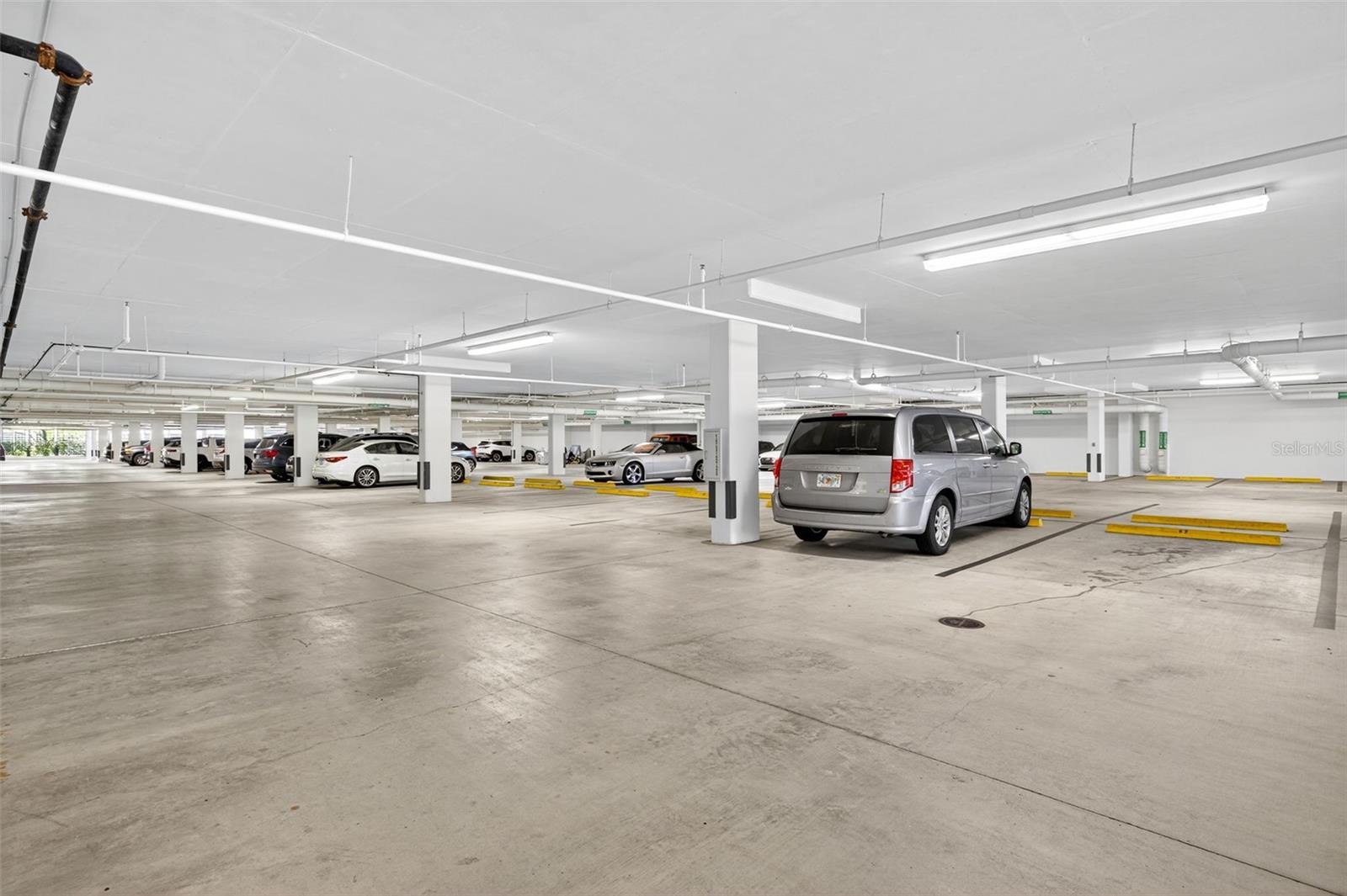 Image 42 of 54 For 1060 Borghese Lane 702