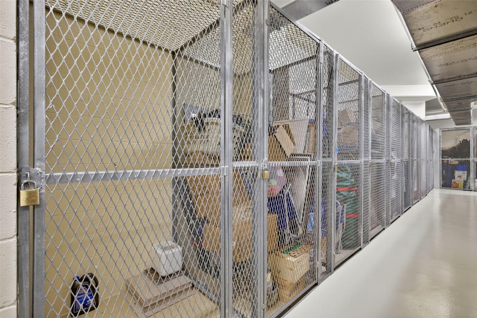 Image 43 of 54 For 1060 Borghese Lane 702