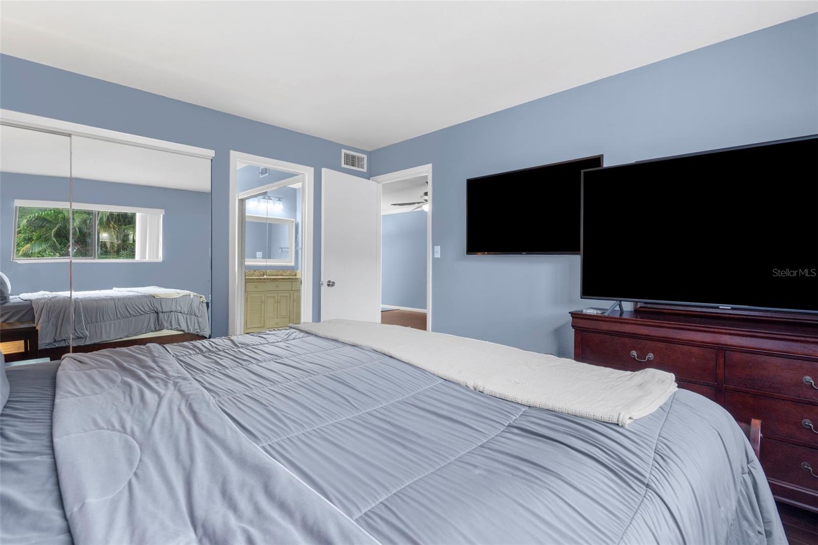 Image 12 of 27 For 6033 34th Street W 65