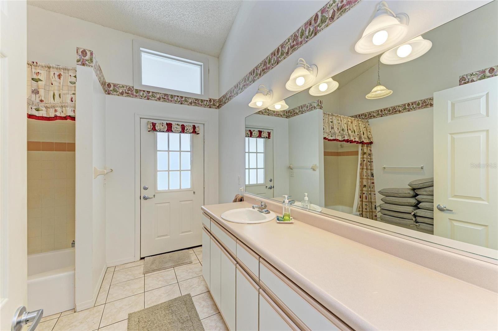 Image 41 of 55 For 4217 Augusta Terrace E