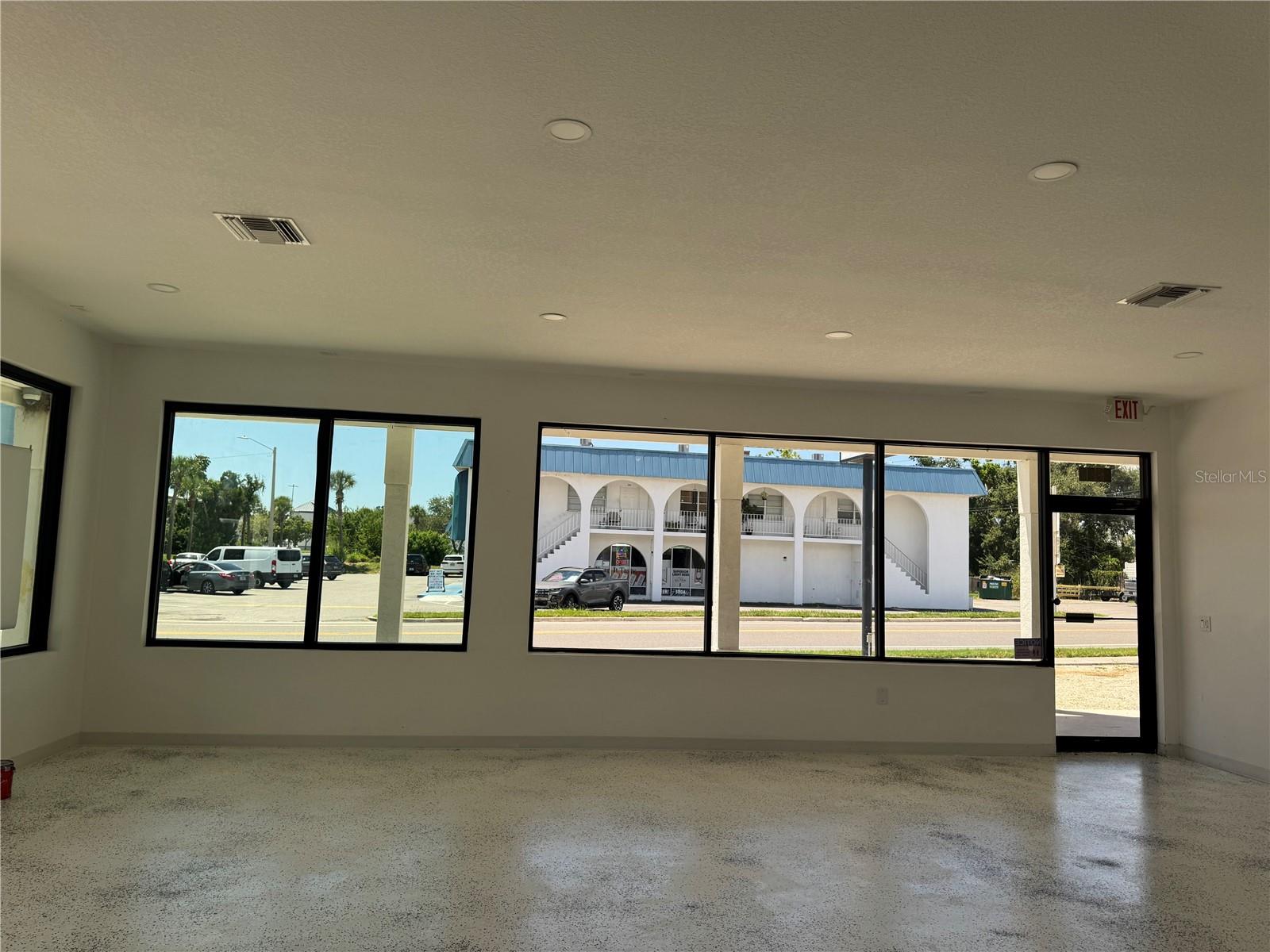 Image 3 of 4 For 6455 Gateway Avenue