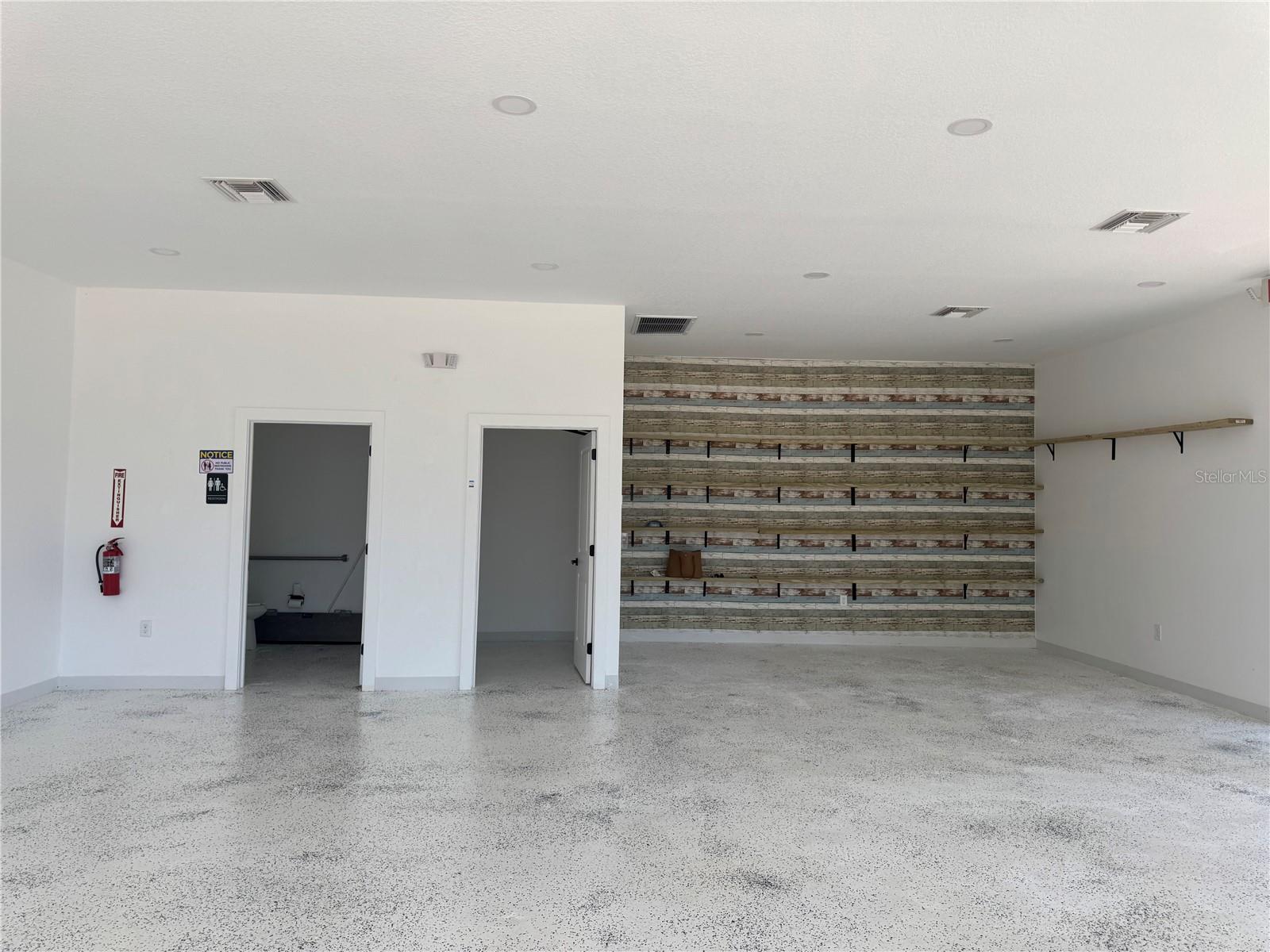 Image 4 of 4 For 6455 Gateway Avenue