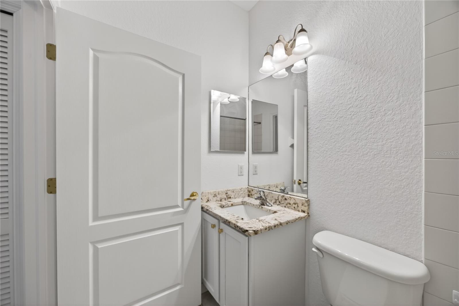 Image 10 of 23 For 819 Fairwaycove Lane 203