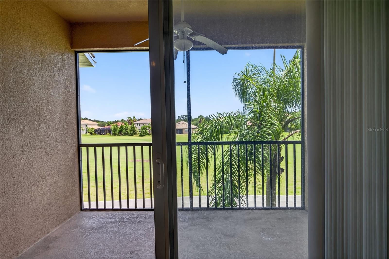 Image 18 of 23 For 819 Fairwaycove Lane 203